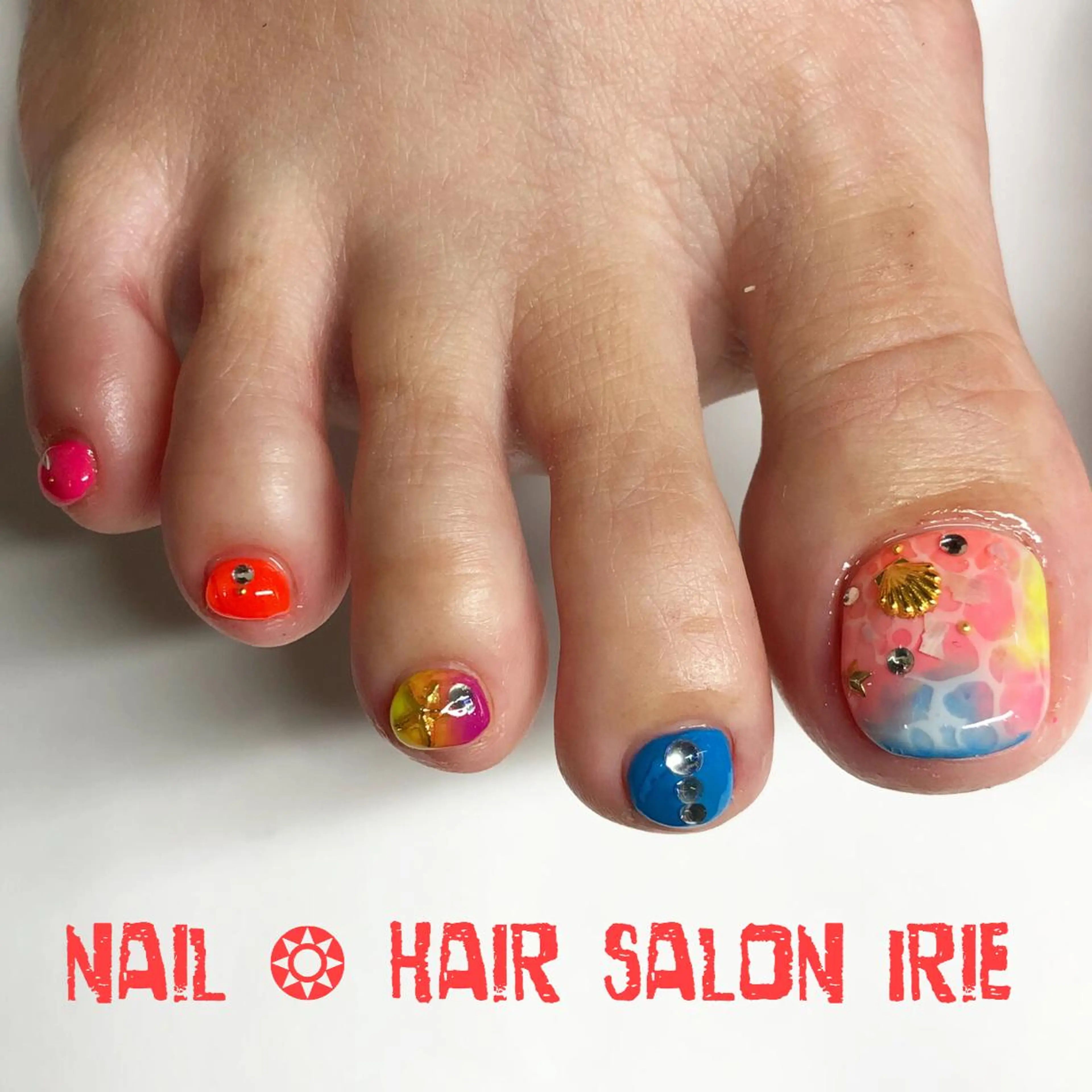 ネイル 持ち込み フットネイル Hair salon Irie所属・與儀 知佳のネイルデザイン