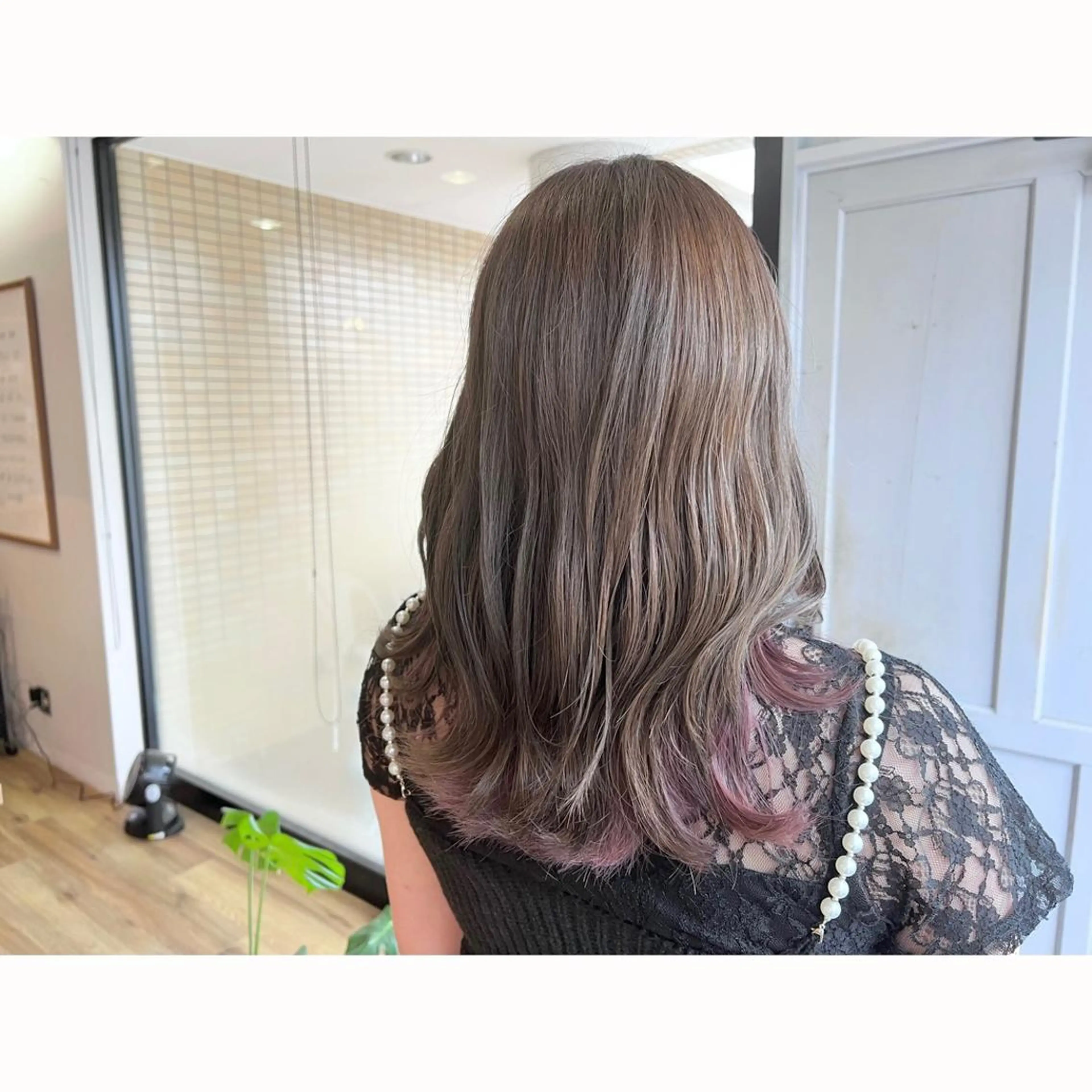 ロング カラー グレージュ ヘアカラー トリートメント ツキダテ ユイのヘアスタイル