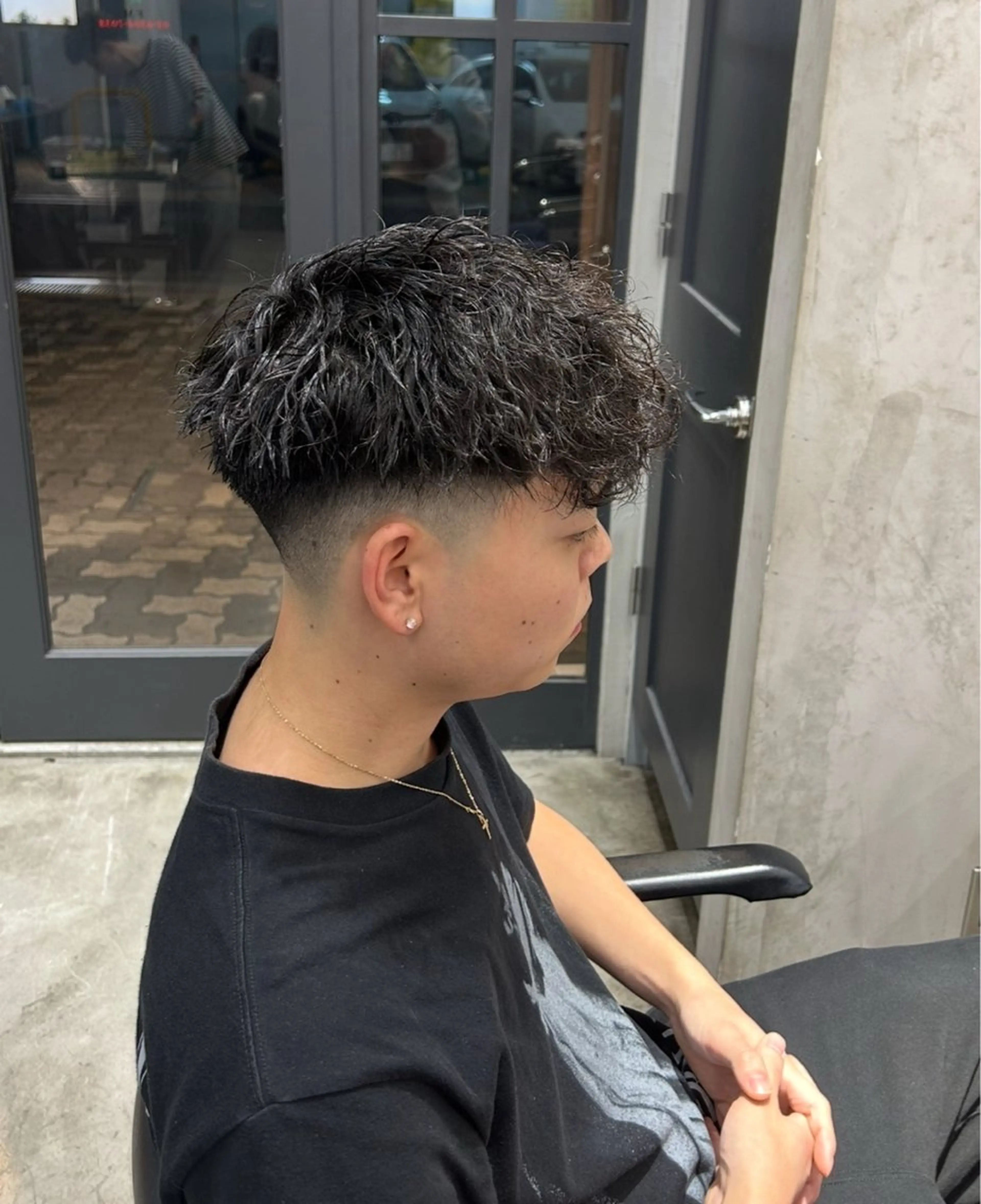 ミディアム メンズ ミディアムパーマ フェードカット メンズパーマ メンズツイストパーマ ツイストパーマ カット パーマ 【明大前フェード/ メンズパーマ/岳】のヘアスタイル