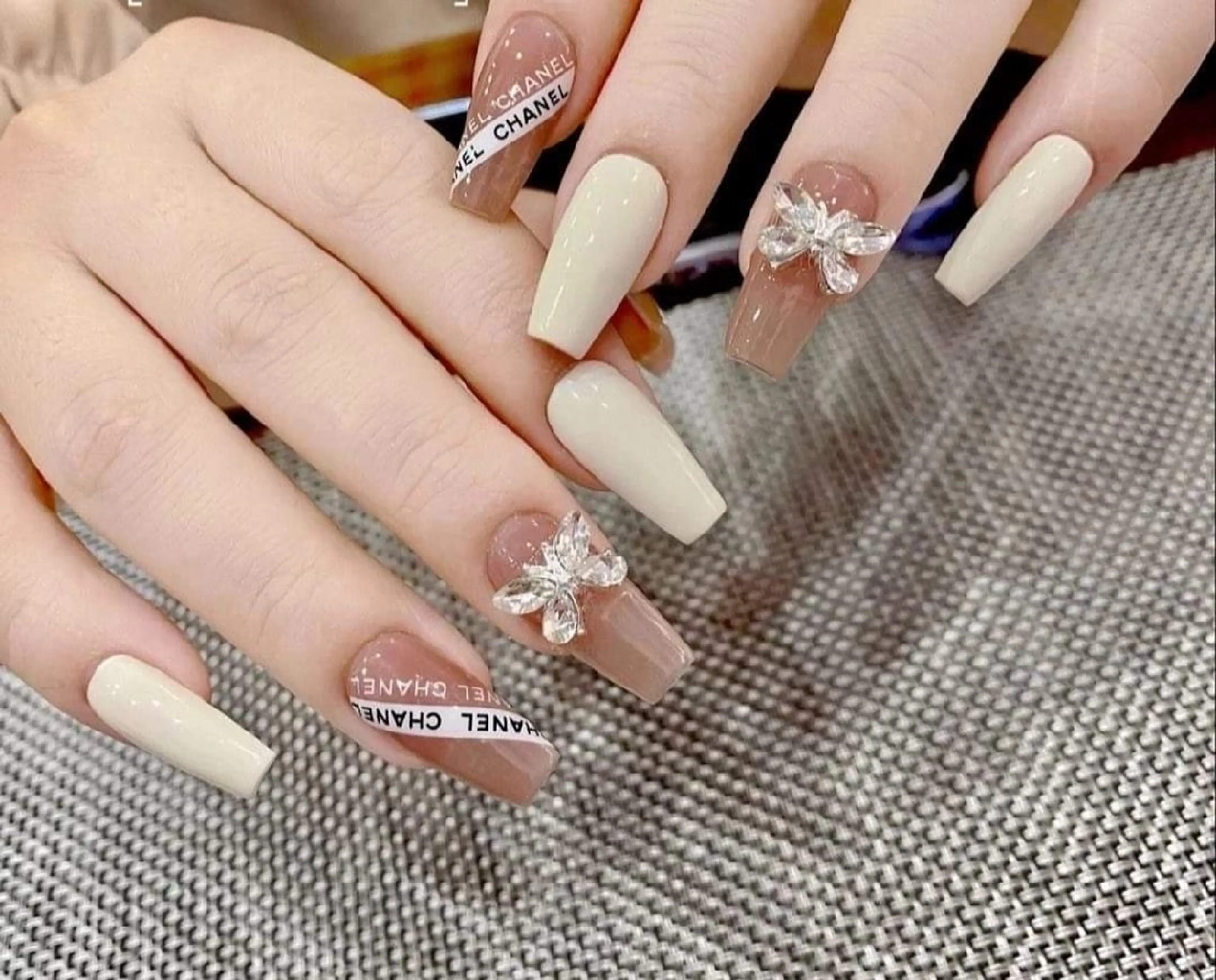 ネイル 清水 ユナのネイルデザイン