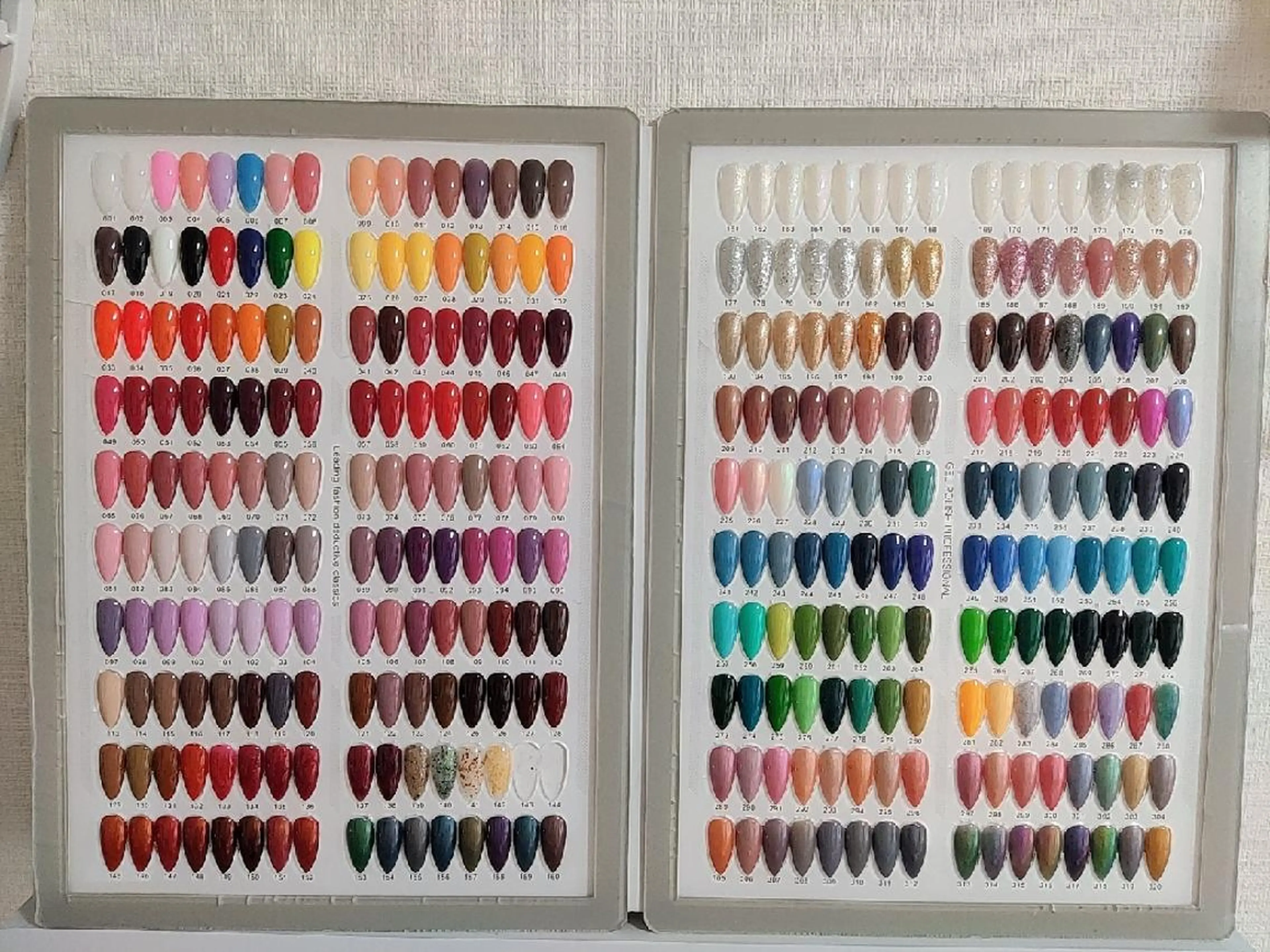 カラー ネイル ジェルネイル ハンドネイル フットネイル E·U·B ネイル所属・横浜市中区曙町 E·U·Bネイルのネイルデザイン