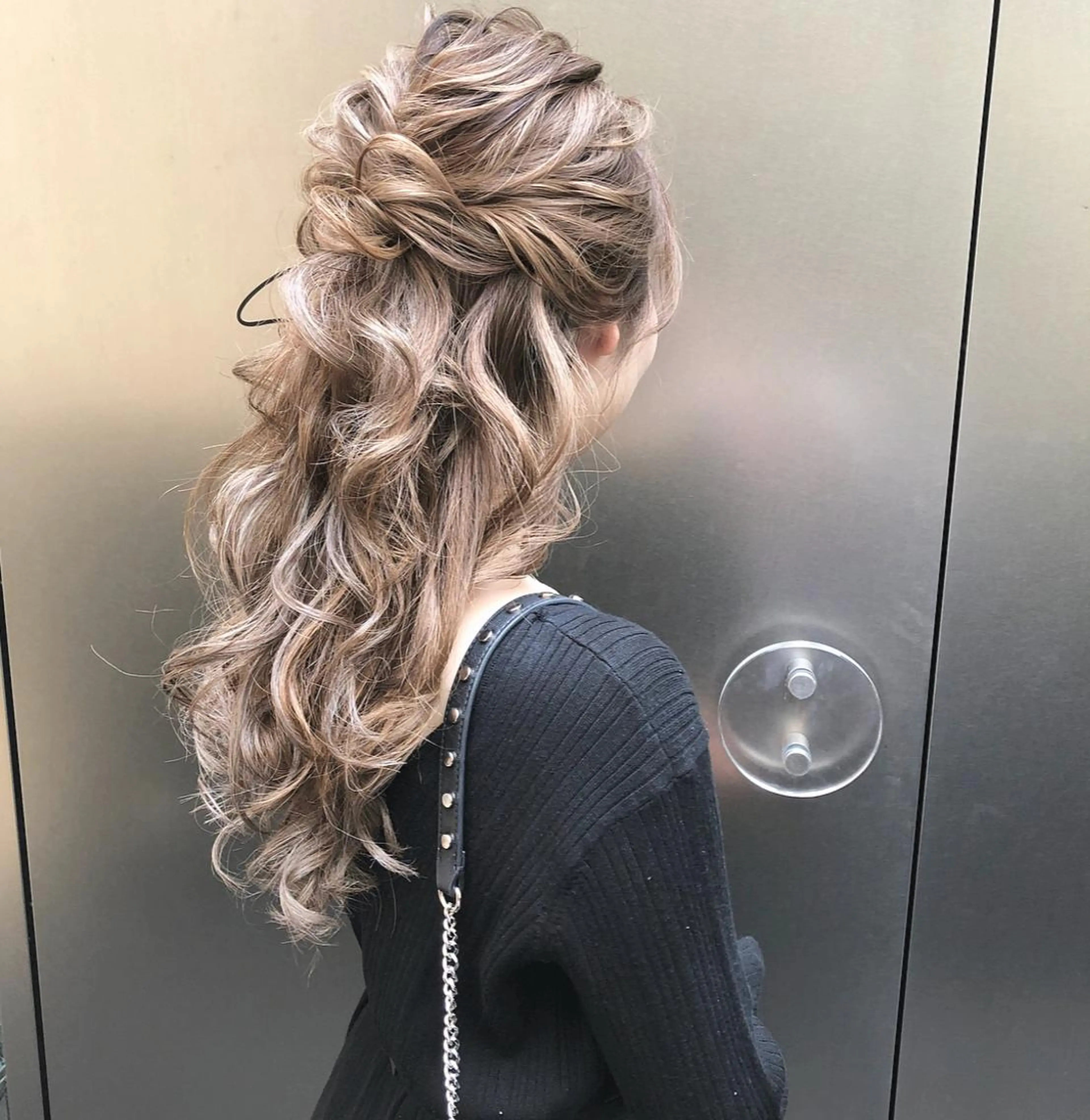 ロング カラー ヘアアレンジ ハーフアップ ハイライトカラー ハイライト autre所属・大久保 ひでなりのヘアスタイル