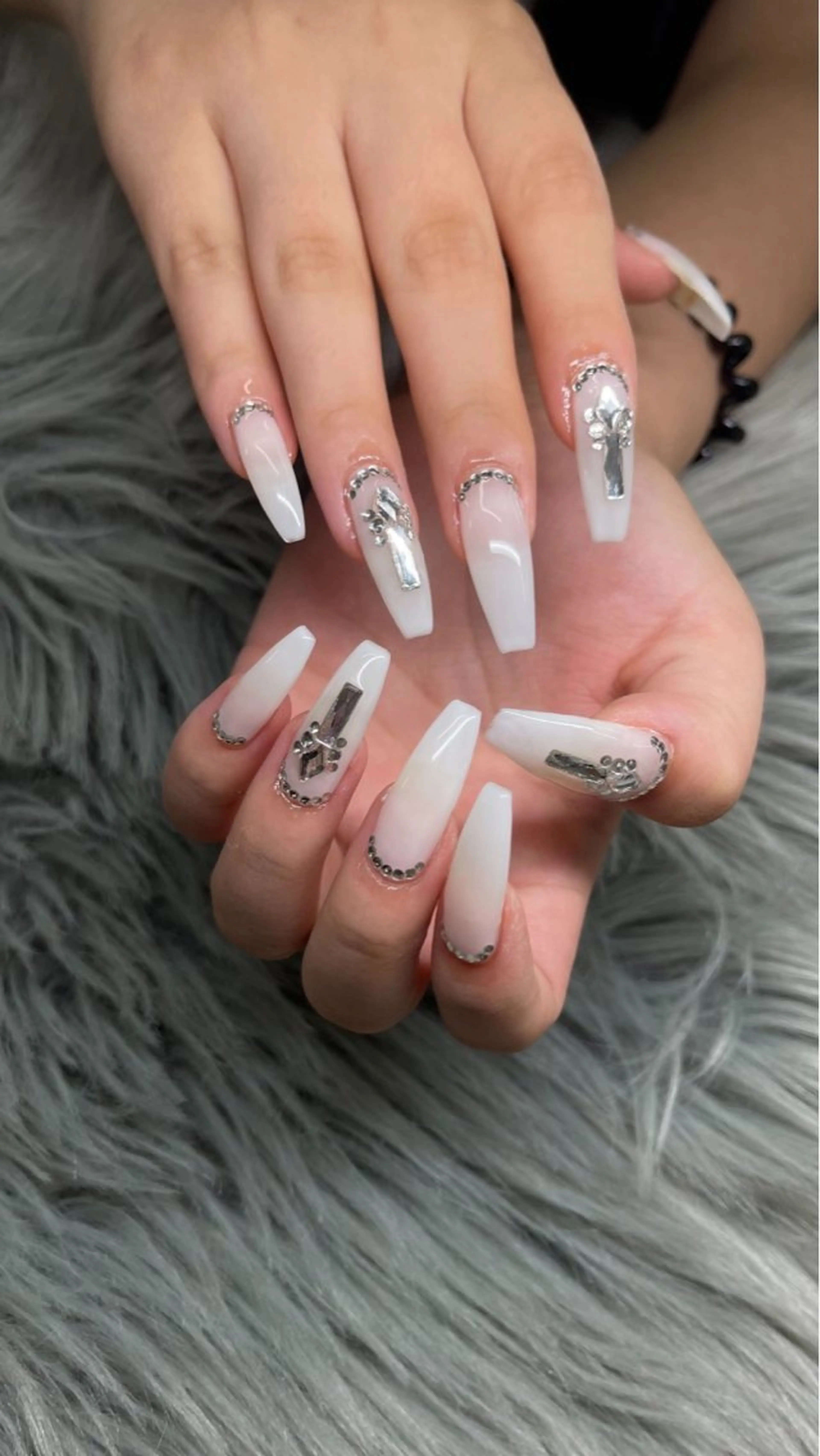 ネイル PEEKABOO京橋 EYE&NAILのマツエク・マツパデザイン