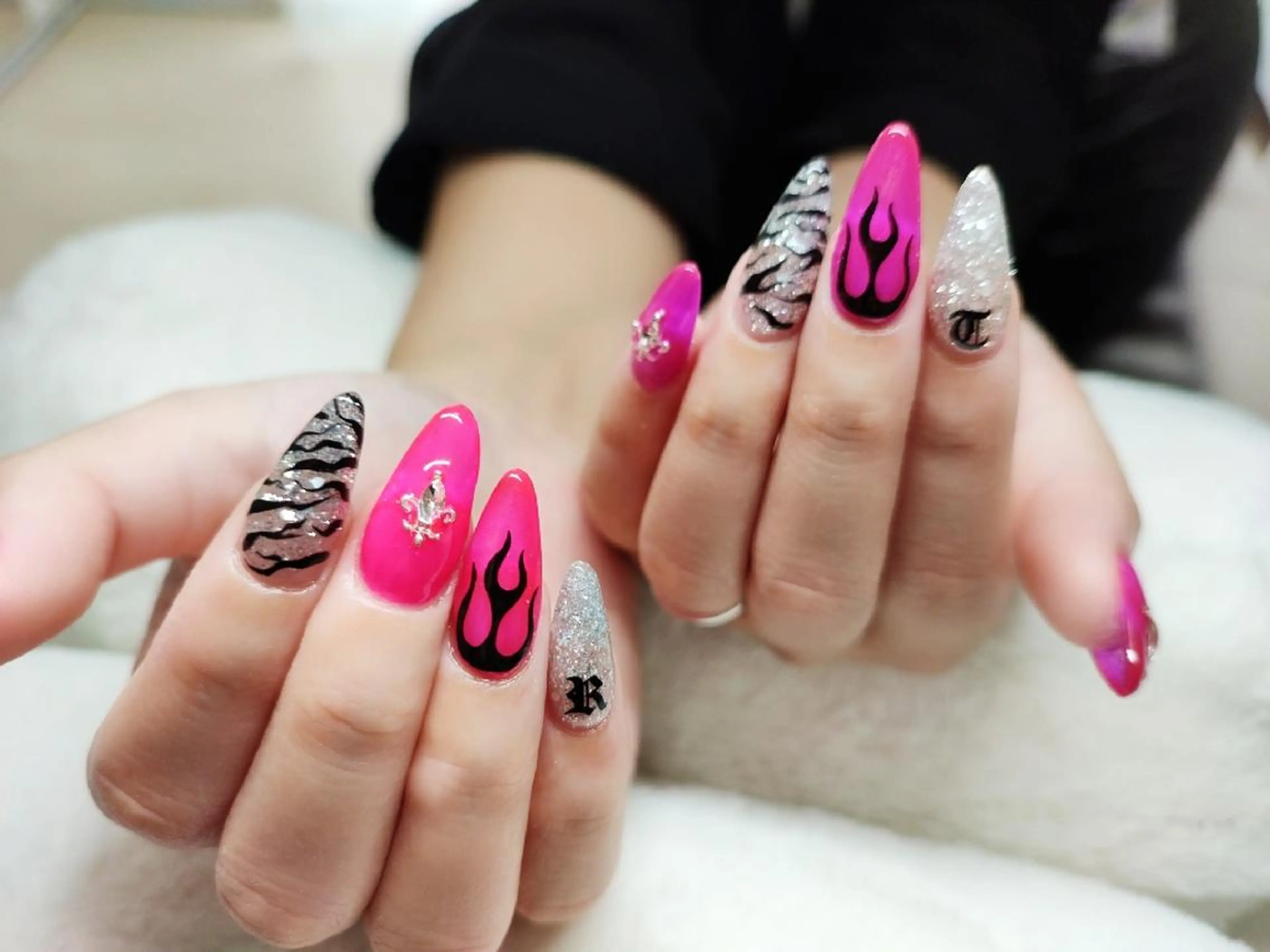 ネイル ハンドネイル RUNWAY 　　の眉毛・アイブロウイメージ