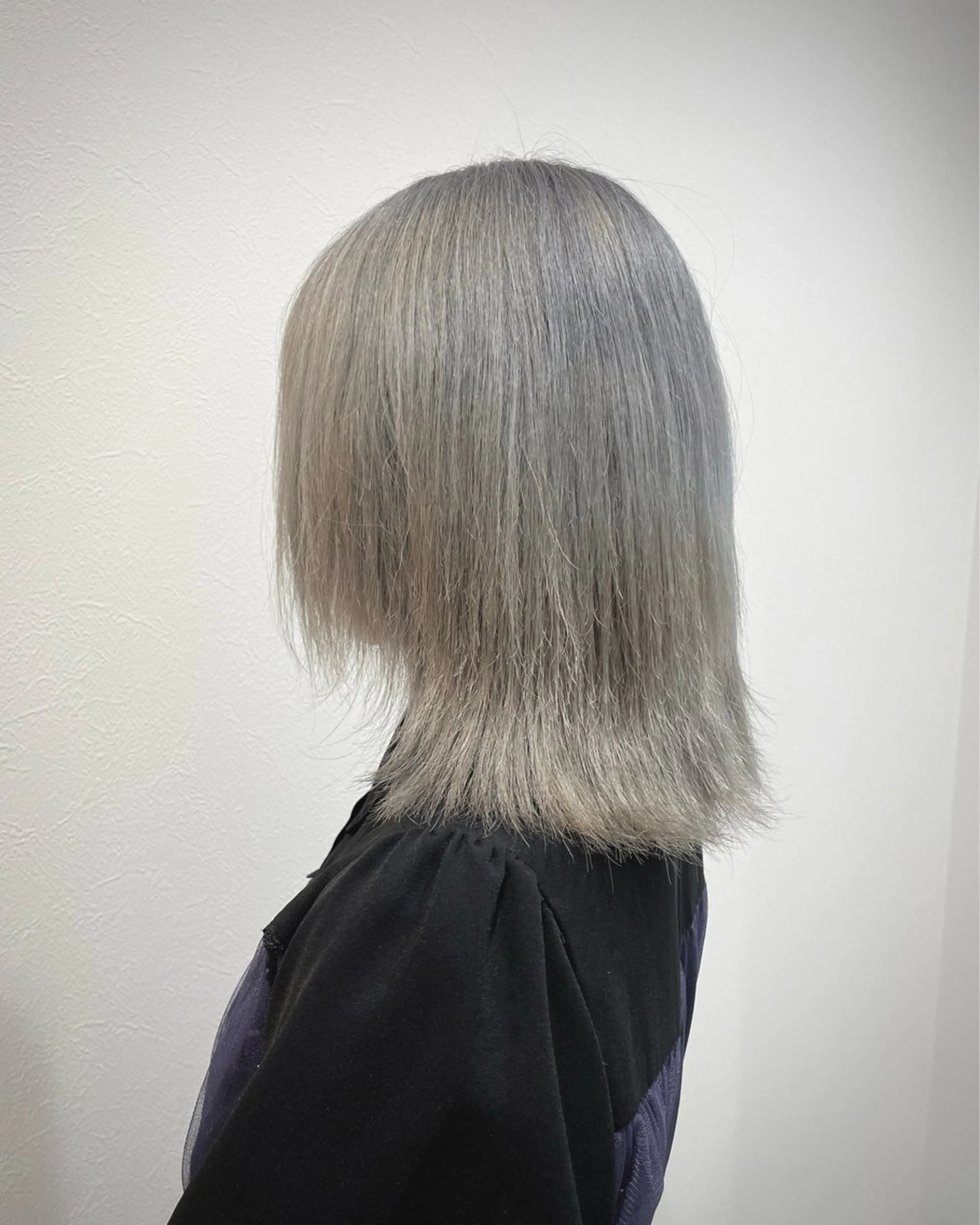 ミディアム カラー シルバー 【メンズ専門 】村斎　伶次のヘアスタイル