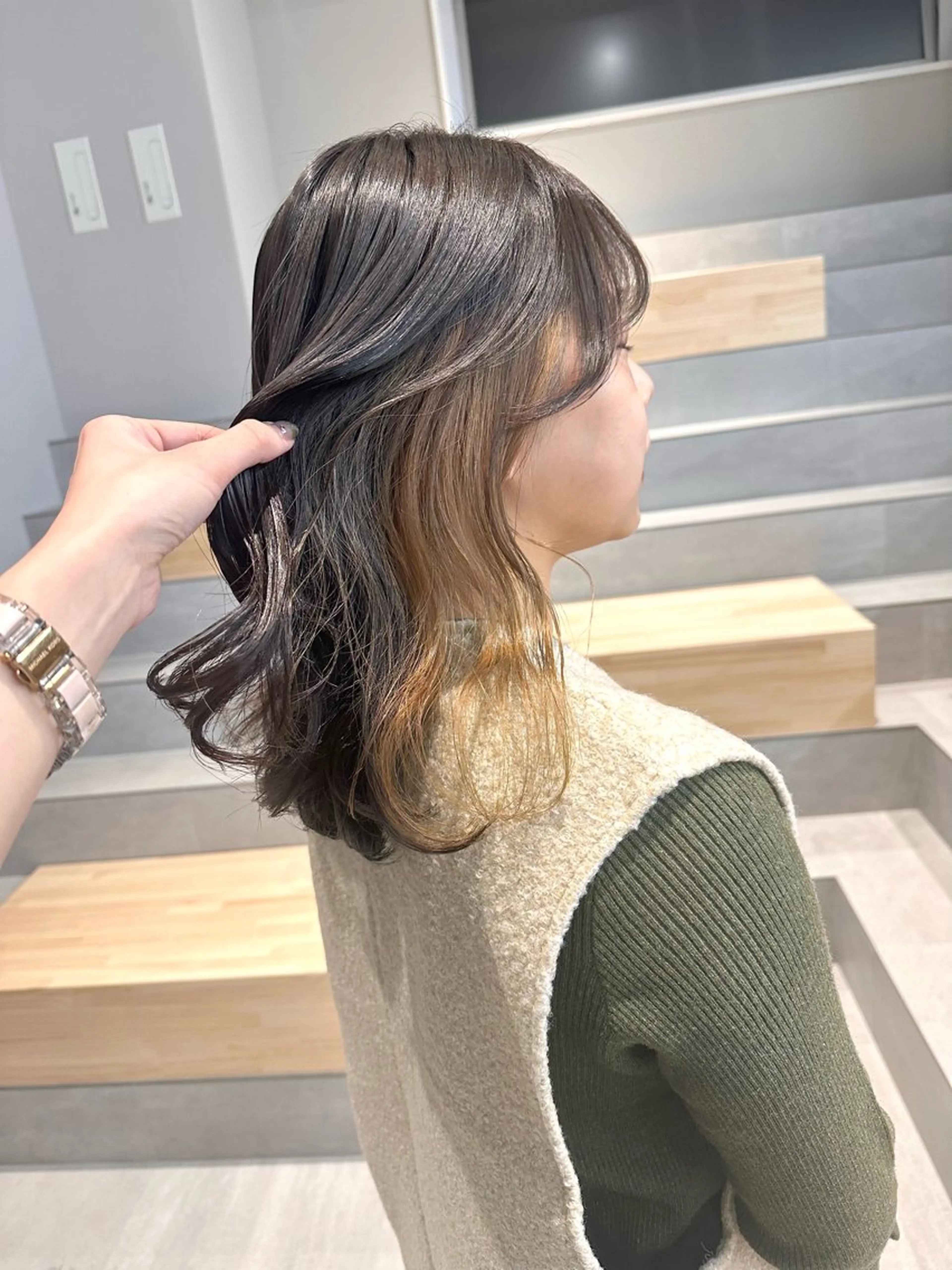 【隠せるハイトーン】カット＋ポイントブリーチ＋カラー＋補修Trの写真