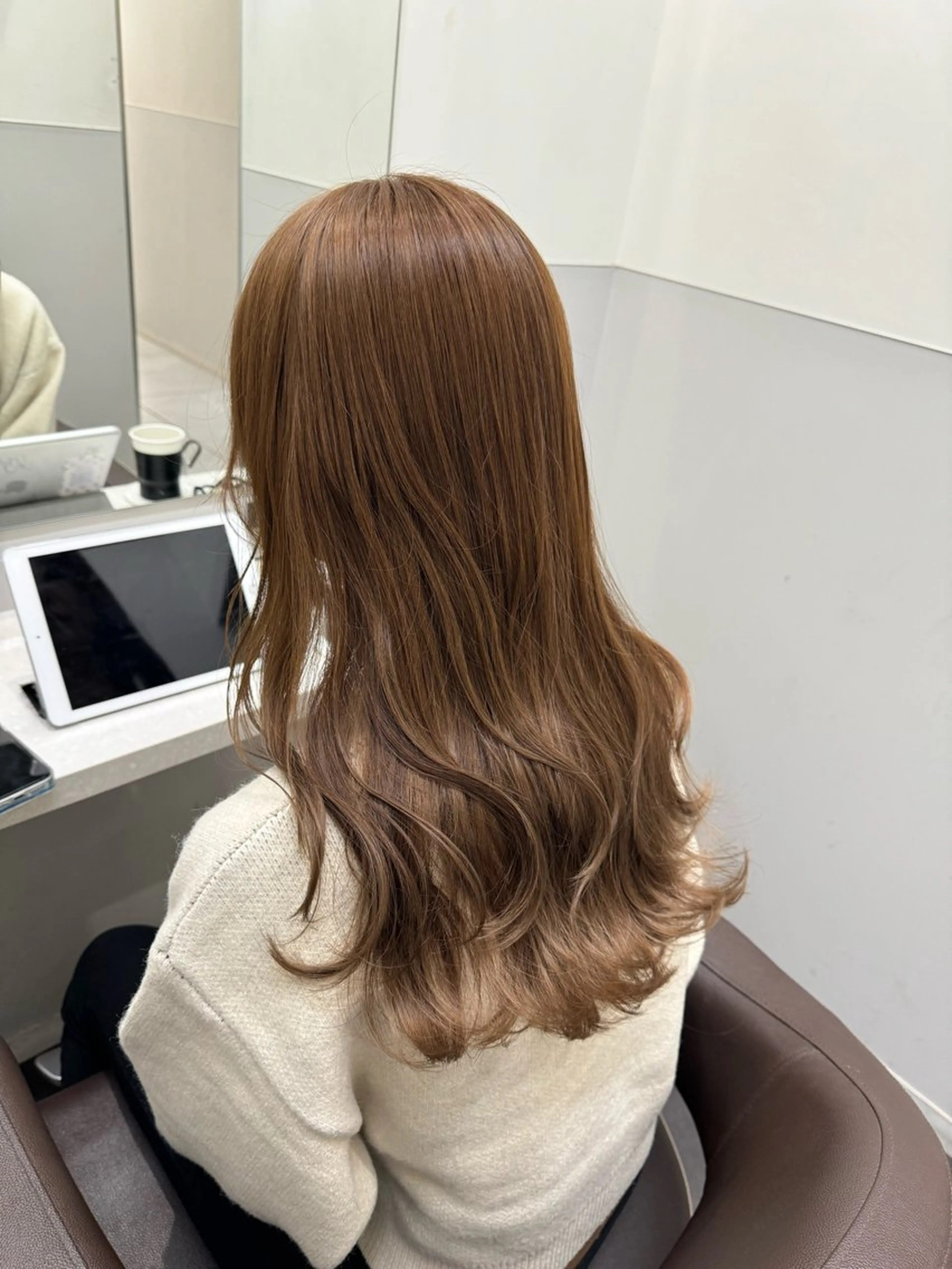 セミロング カラー ベージュカラー ブリーチ ダブルカラー ミルクティーベージュ ブリーチなしカラー SALOWIN新宿三丁目【サロウィン】所属・レイヤー🔶髪質改善 🔶透明感カラー青木のヘアスタイル