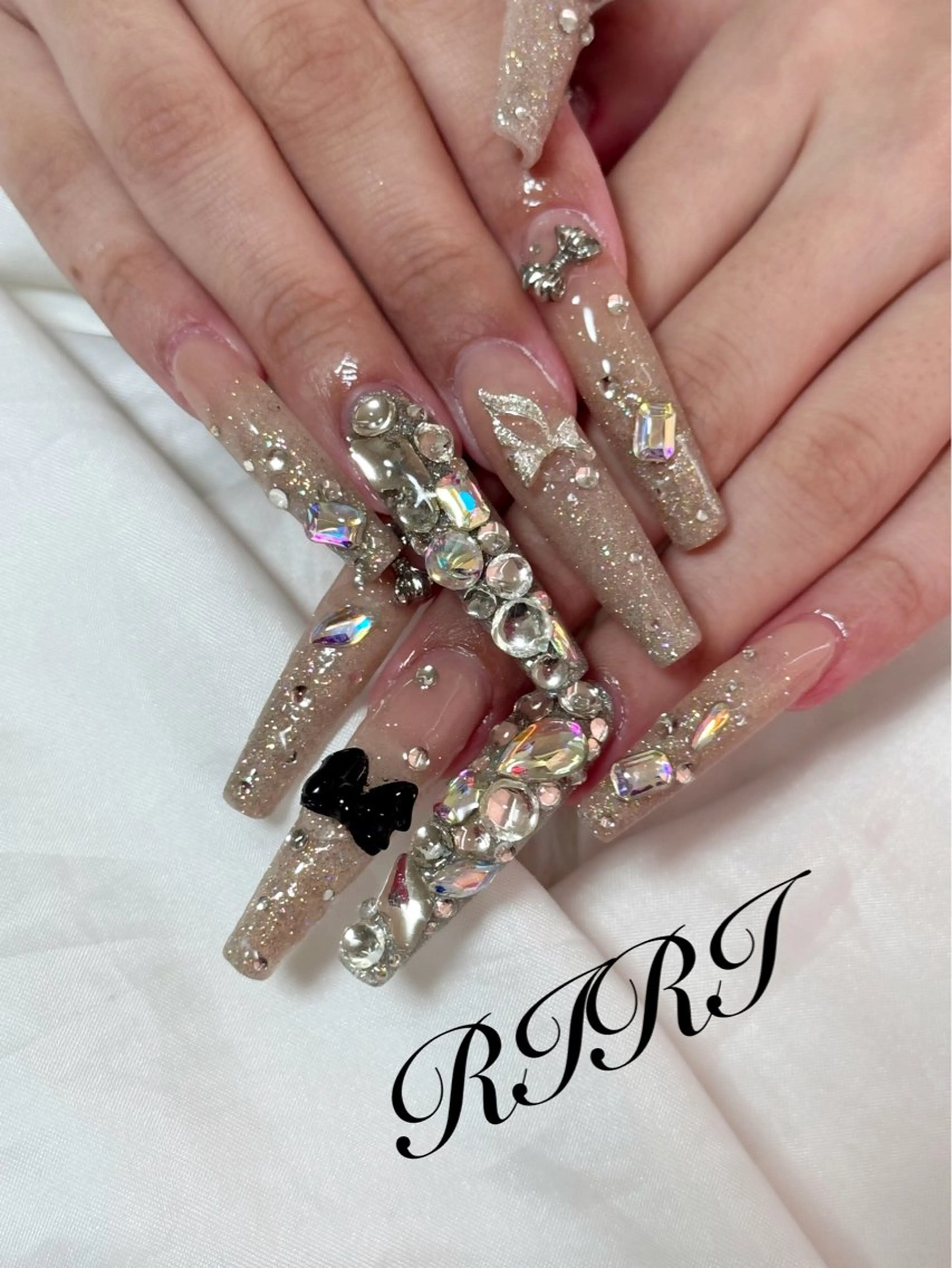 ネイル フラッシュネイル ジェルネイル キラキラネイル ロングネイル スカルプネイル ハンドネイル riri オーナーのネイルデザイン