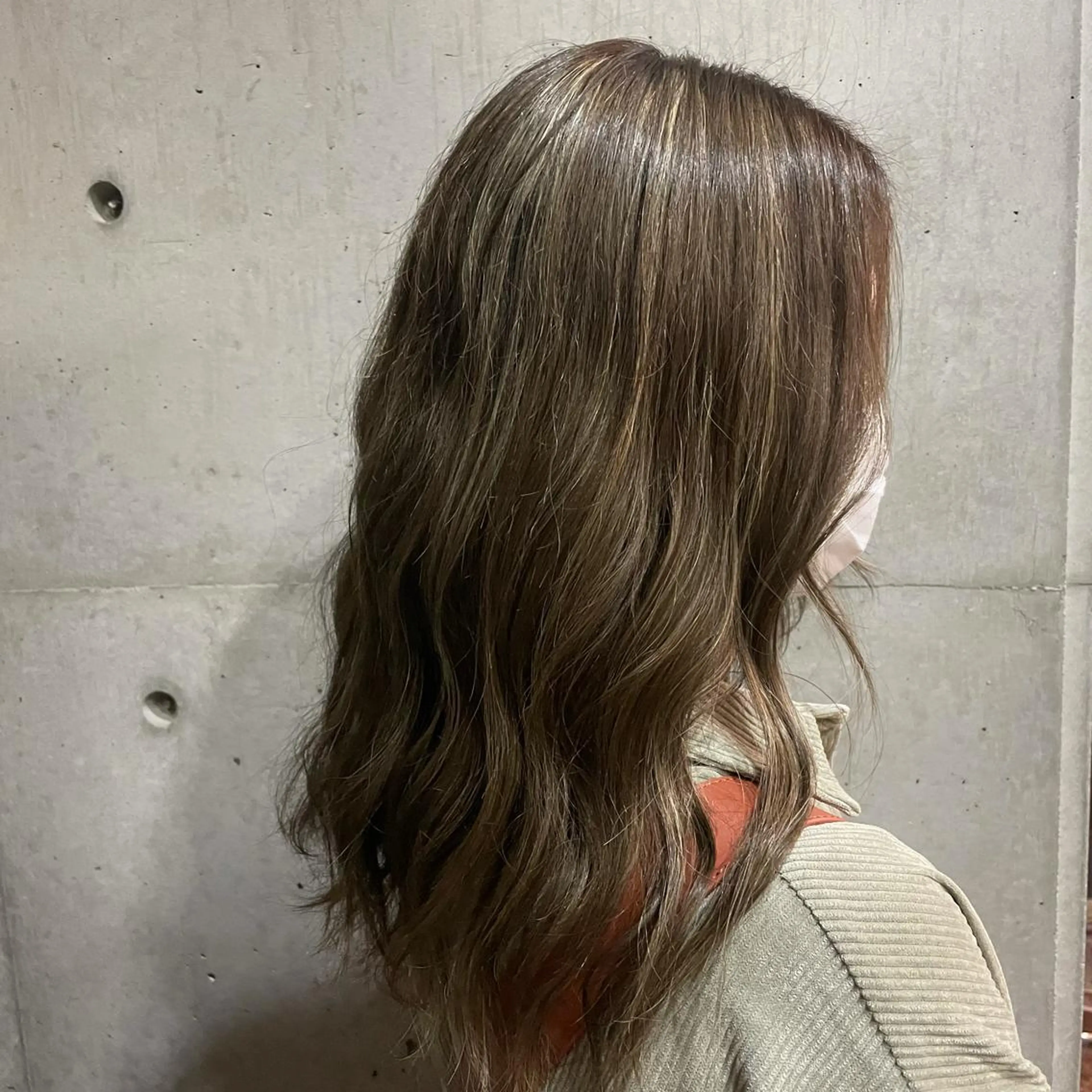 セミロング カラー ブリーチ 透明感カラー ハイライトカラー ハイライト 骨格似合わせカット✨ 林 まどかのヘアスタイル