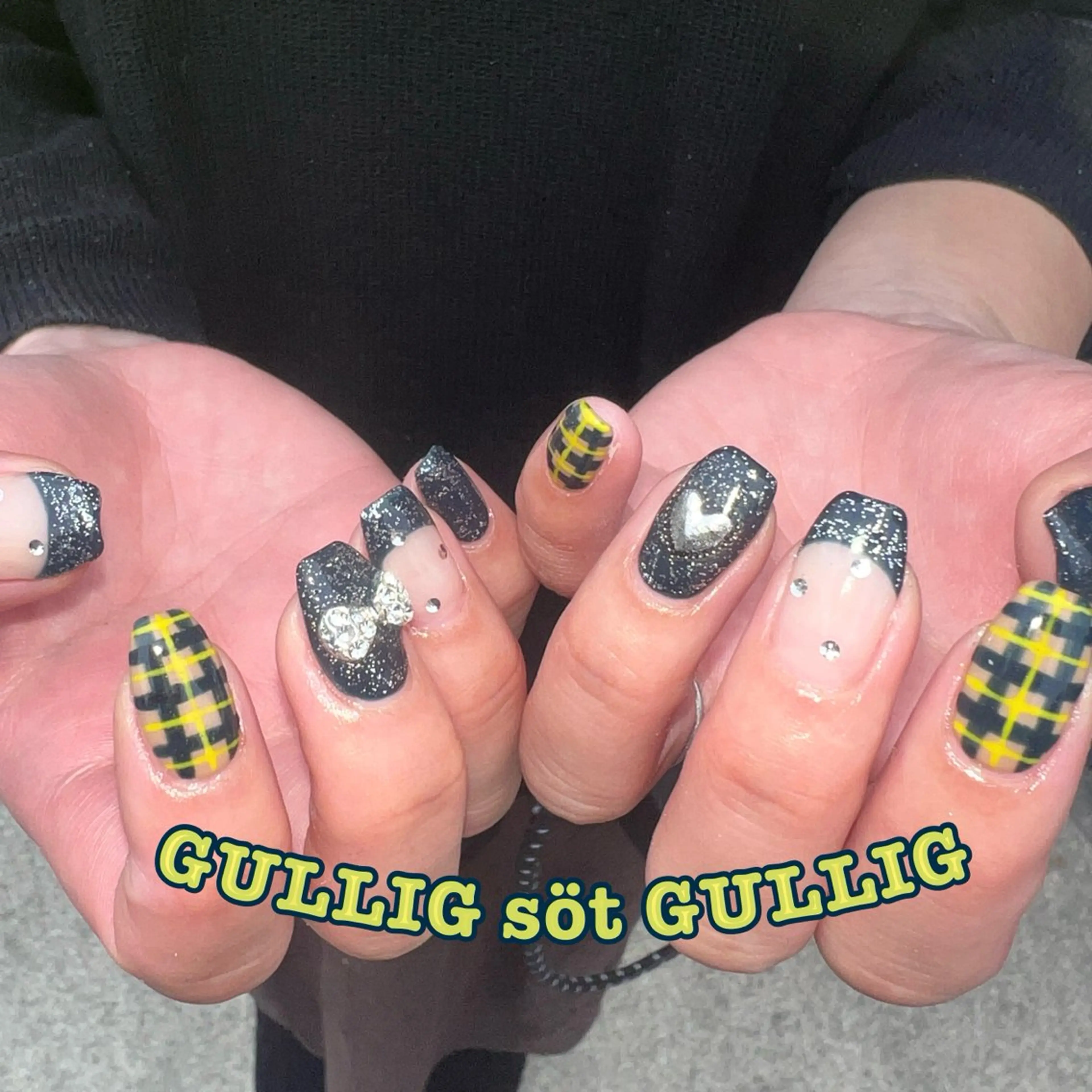 ネイル ハンドネイル フットネイル GULLIG söt GULLIGのネイルデザイン