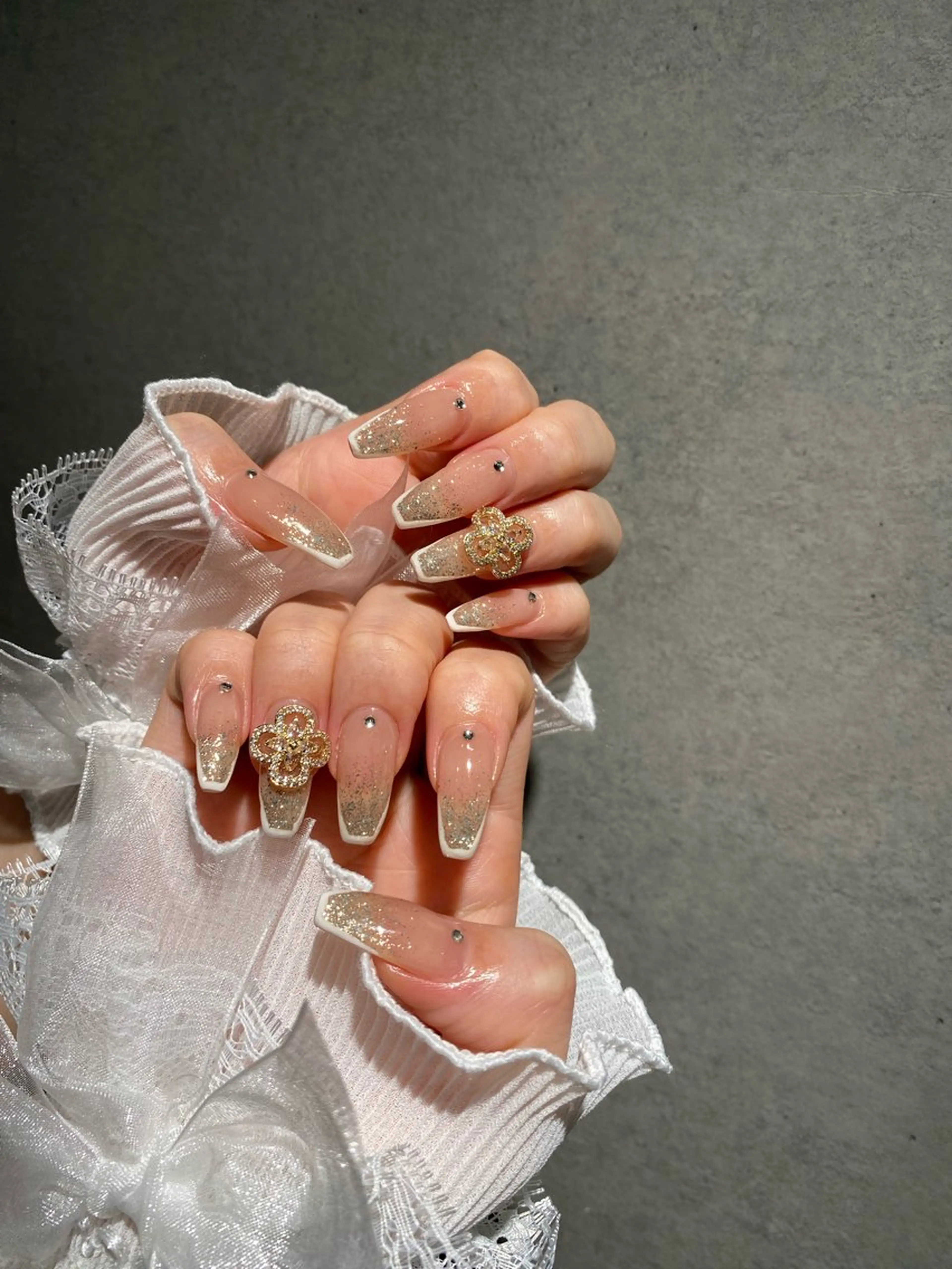 ネイル I-nailロング /ワンホン/キラキラのネイルデザイン