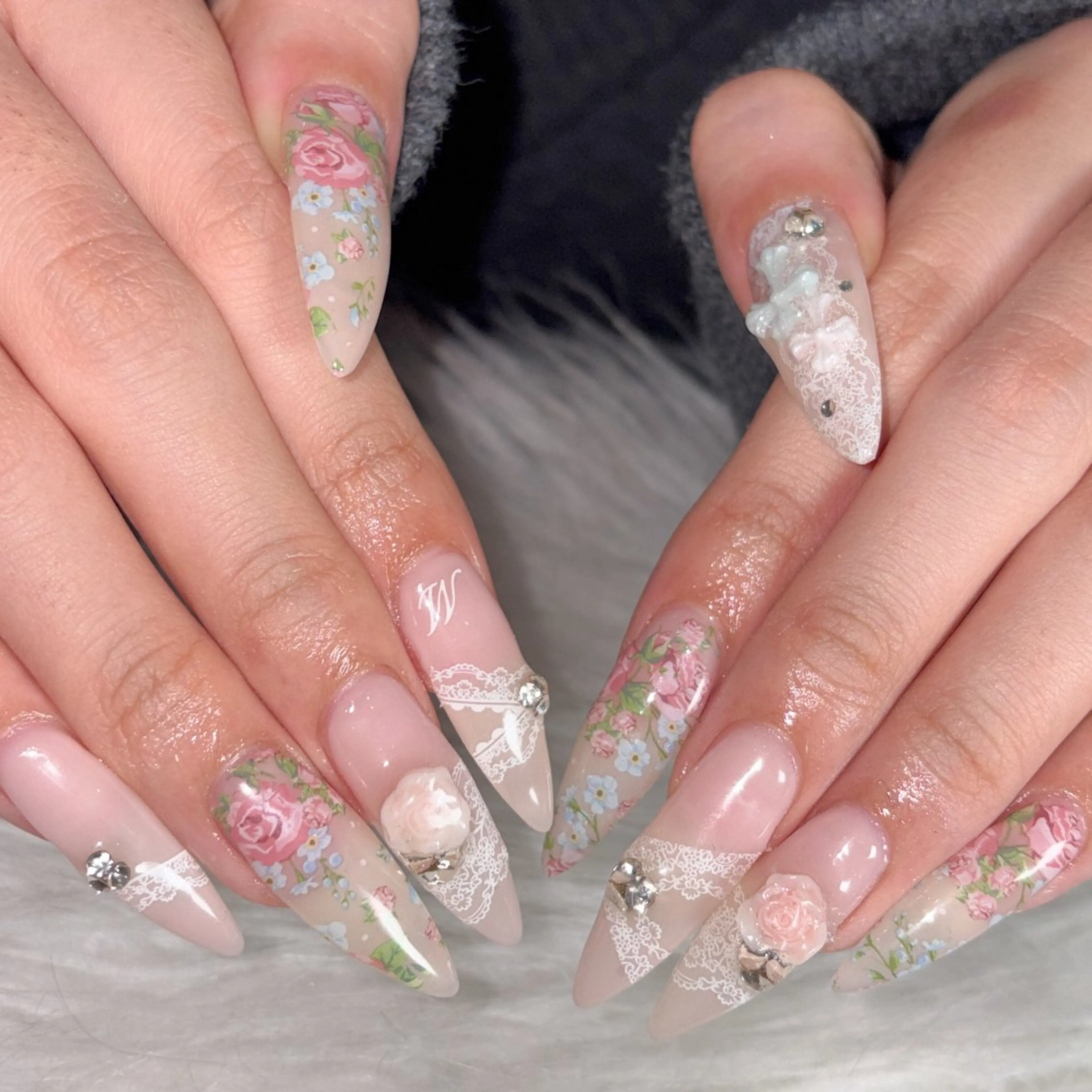 ネイル ハンドネイル LAVISH manaのネイルデザイン