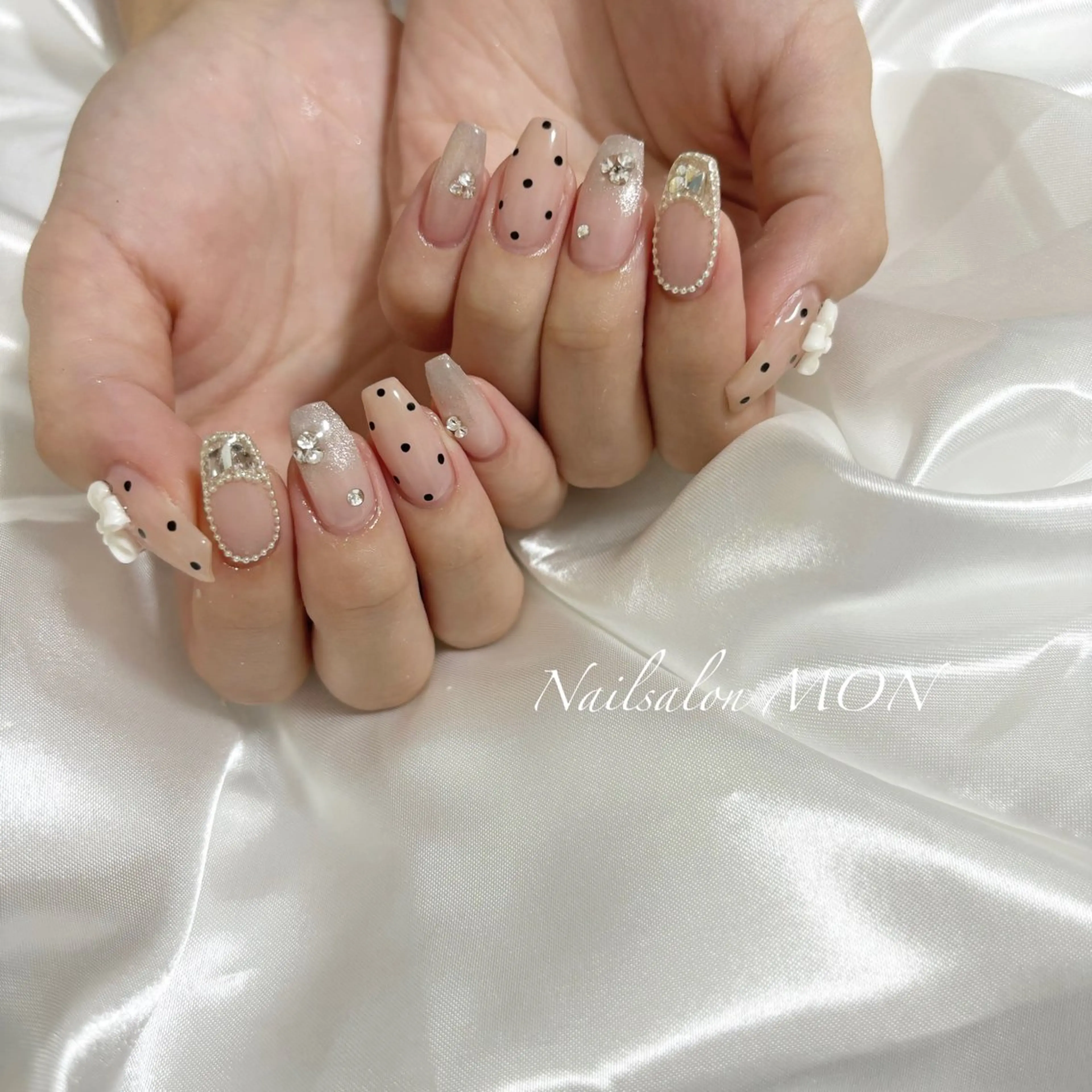 ネイル ストーンネイル ハンドネイル Nailsalon MONのネイルデザイン