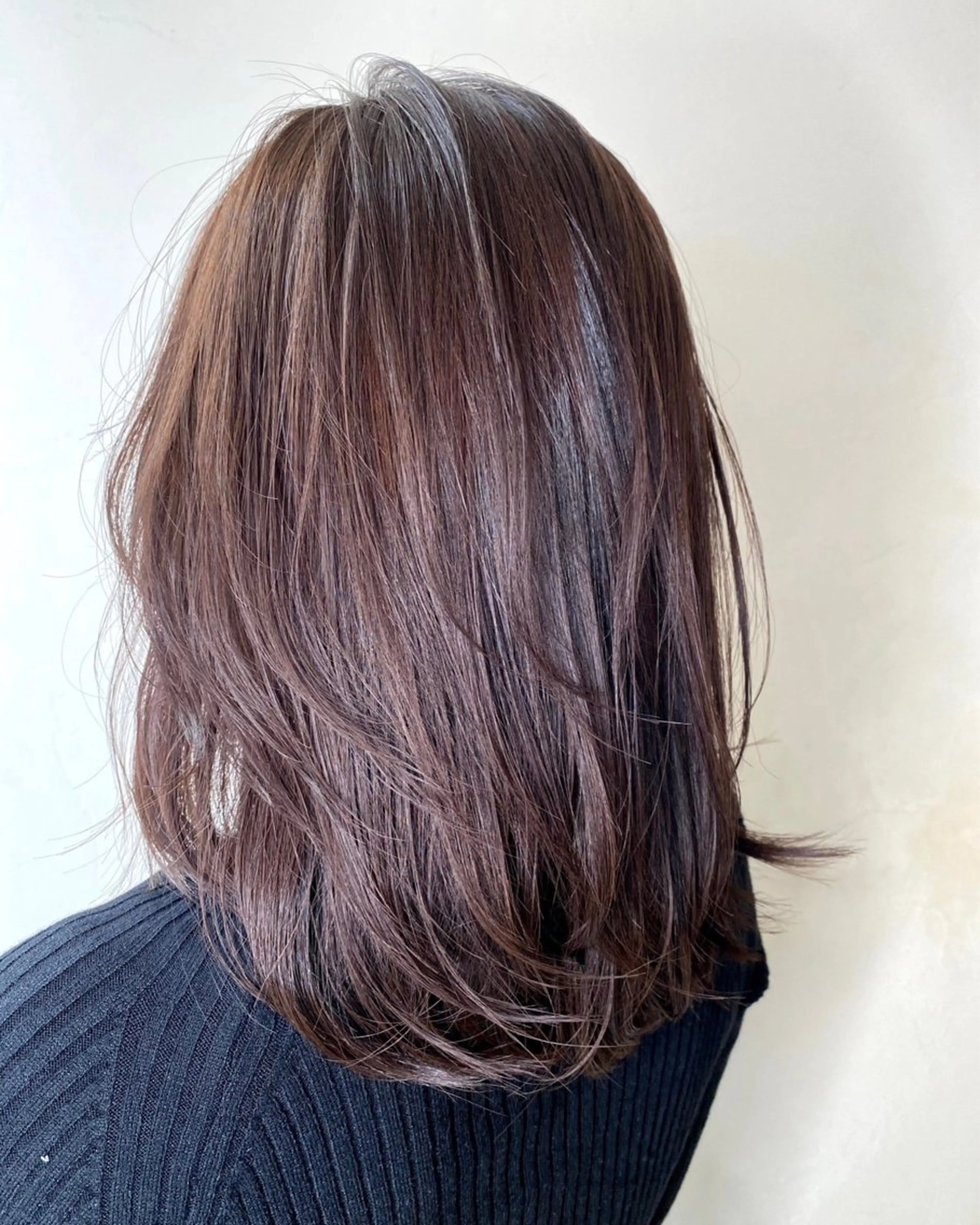 ミディアム カラー ミディアムレイヤー ブリーチ ブラウンカラー ブリーチなしカラー レイヤーカット 今泉 ひろきのヘアスタイル