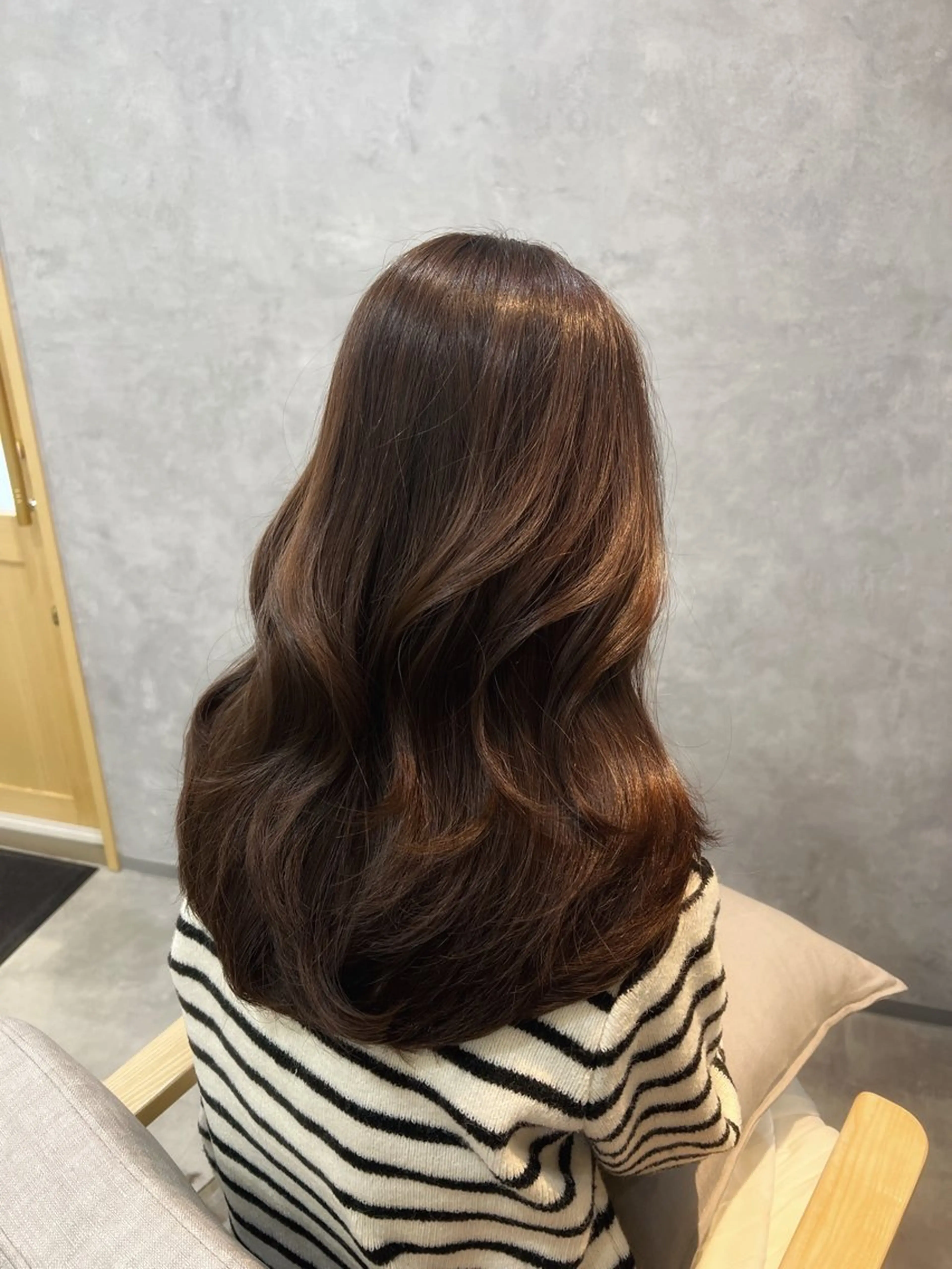 ロング カラー ロングレイヤー アッシュ ベージュカラー ブリーチ ブラウンカラー 中村 ひなたのヘアスタイル