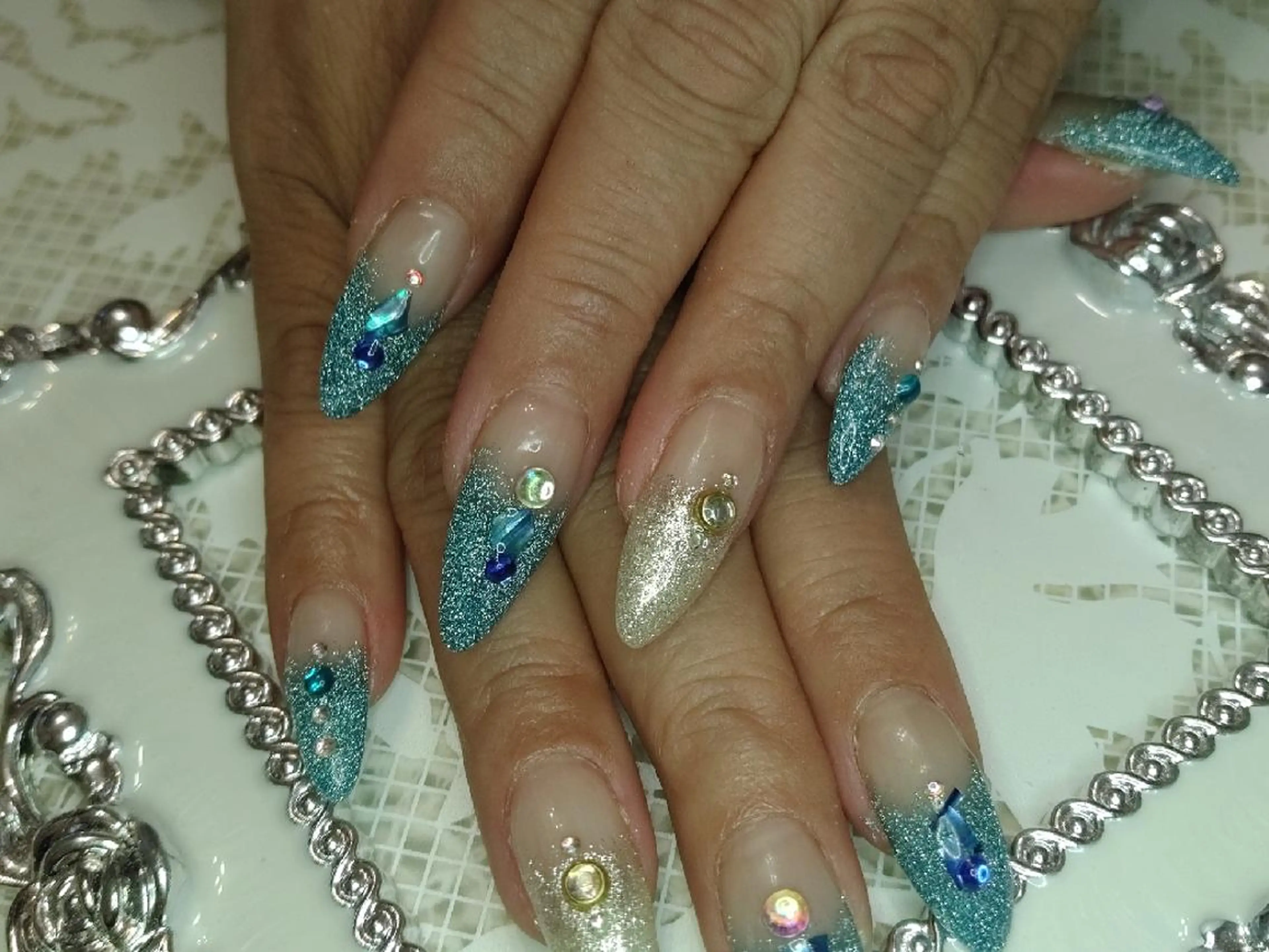 ネイル エステとネイル ローズコンフォートのネイルデザイン