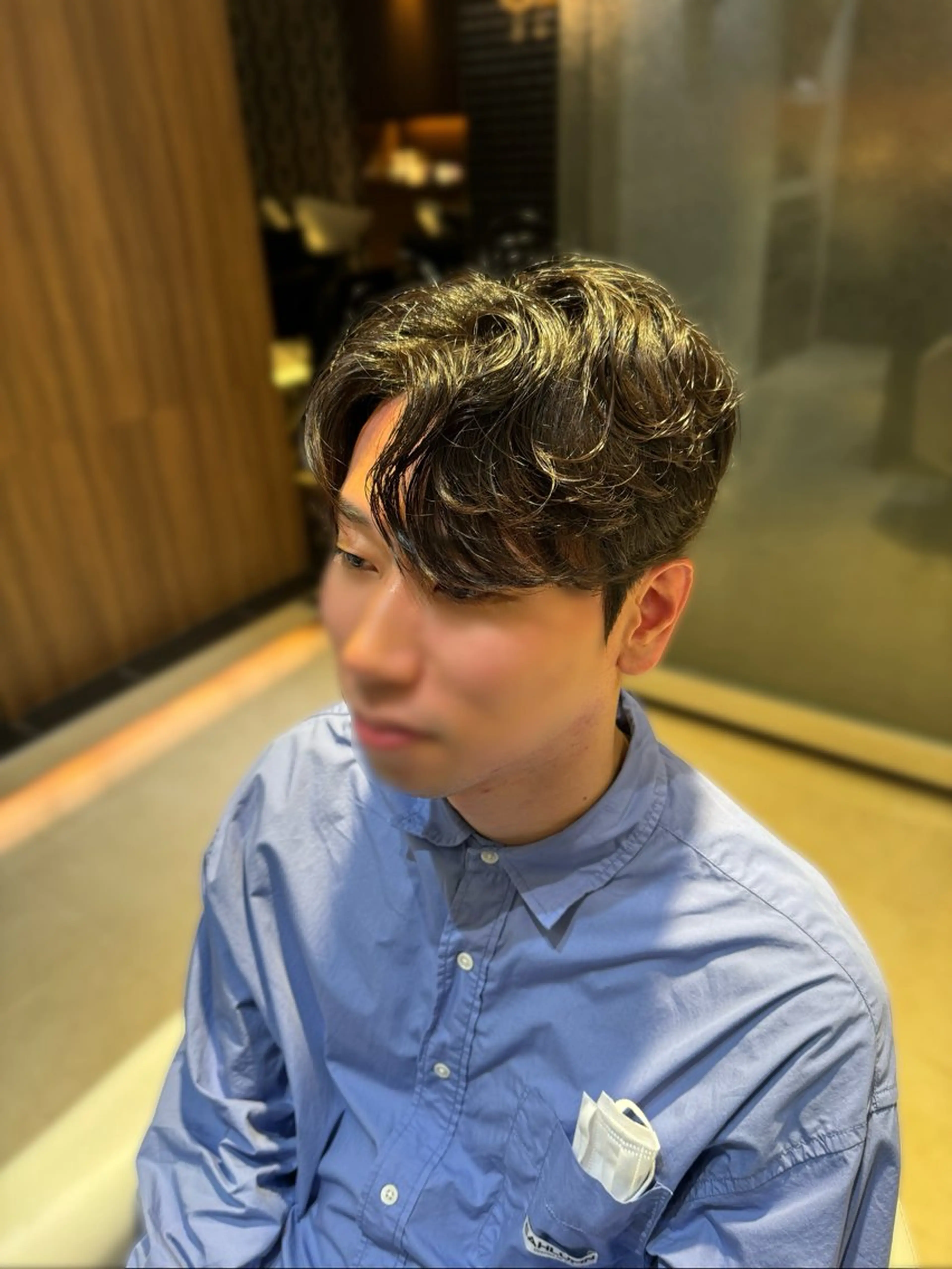 ショート パーマ メンズ センターパート コンマヘア ダウンパーマ カルマパーマ メンズ韓国風 YUKI🇰🇷 カルマ／ダウンパーマのヘアスタイル