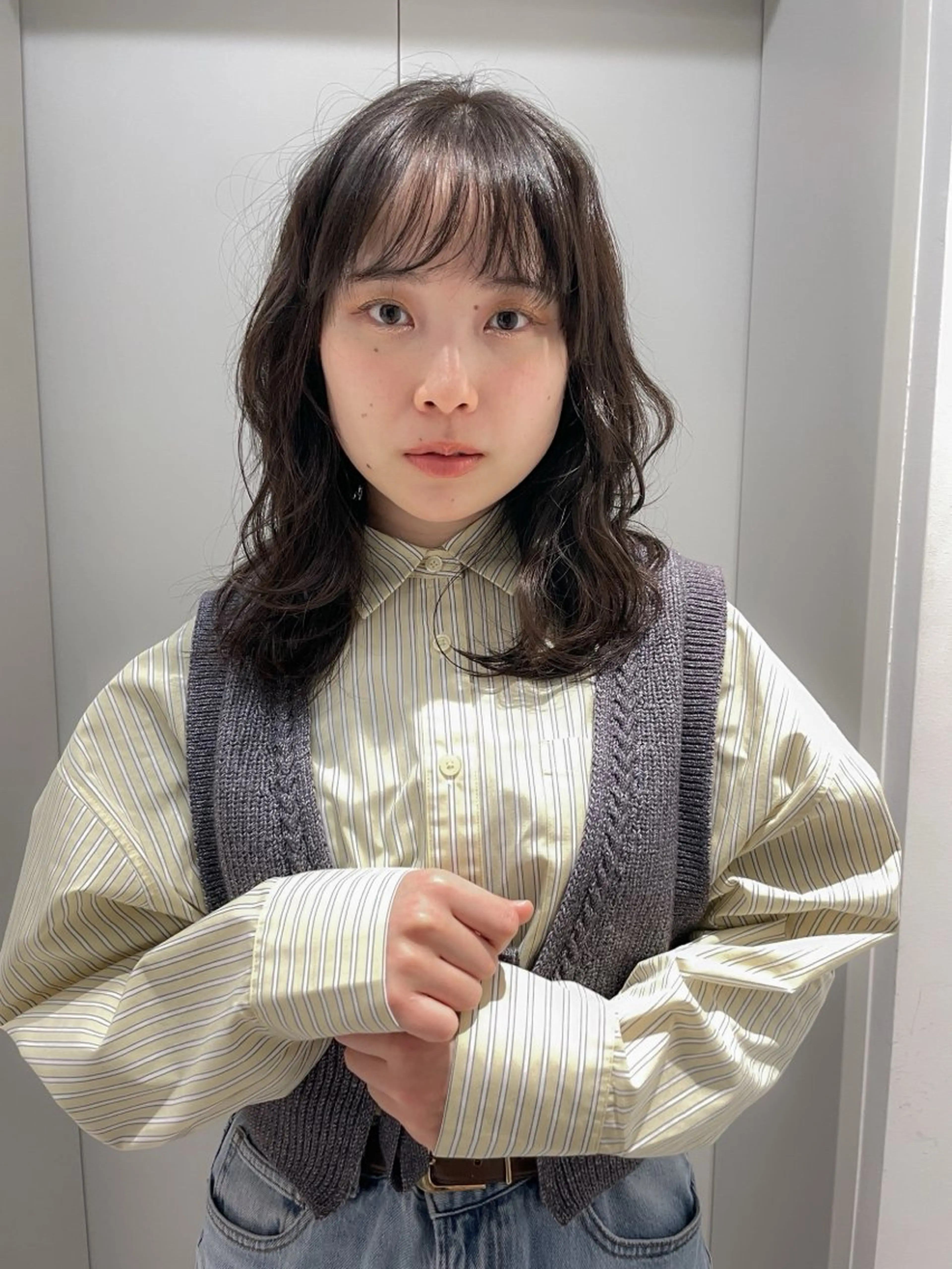 ミディアム カラー パーマ ミディアムパーマ グレージュ オリーブグレージュ オリーブグレー ニュアンスパーマ カット ヘアカラー パーマ 抜け感ボブ×パーマ ｜kazaneのヘアスタイル