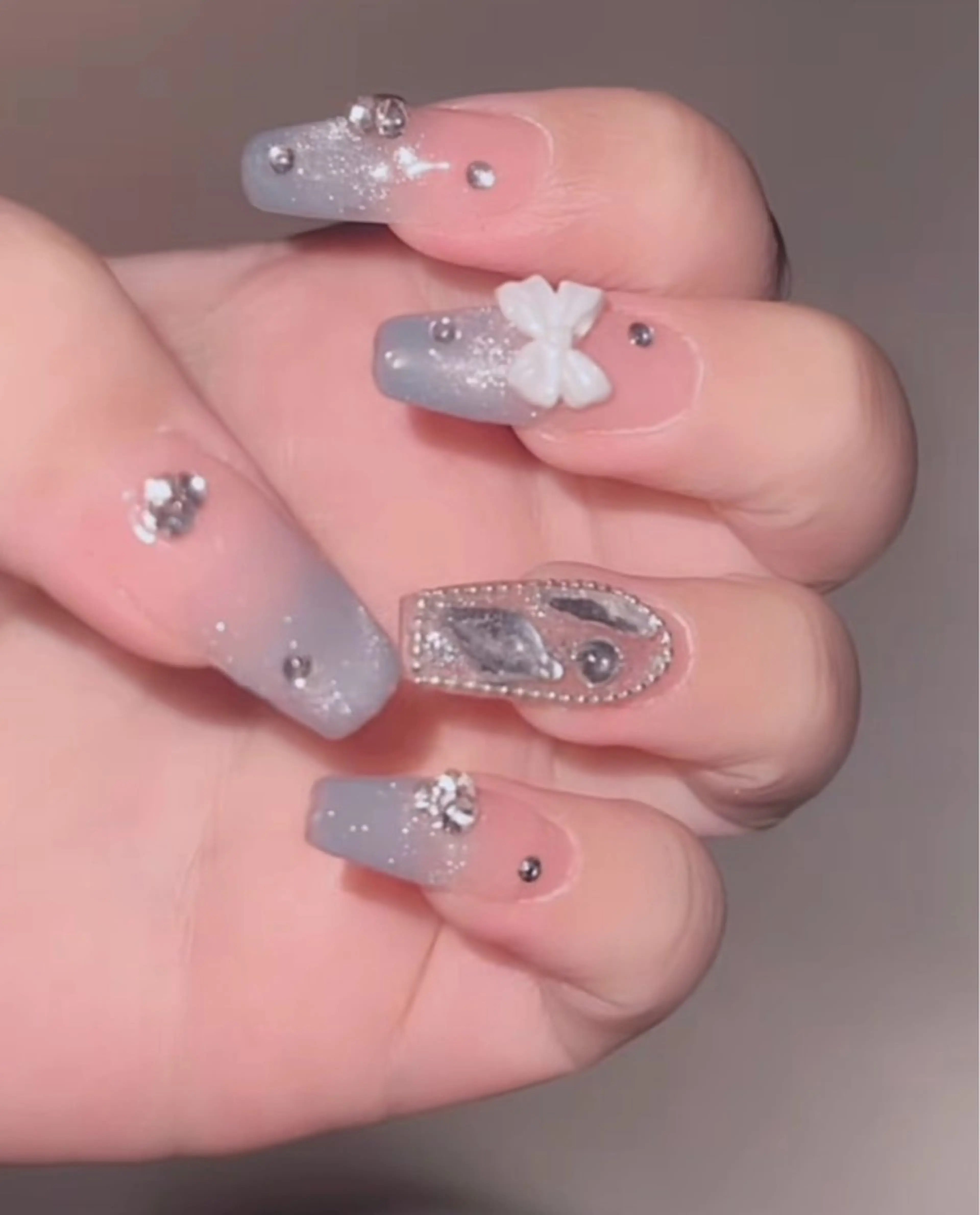 ネイル 長さ出し専門 パーツのネイルデザイン