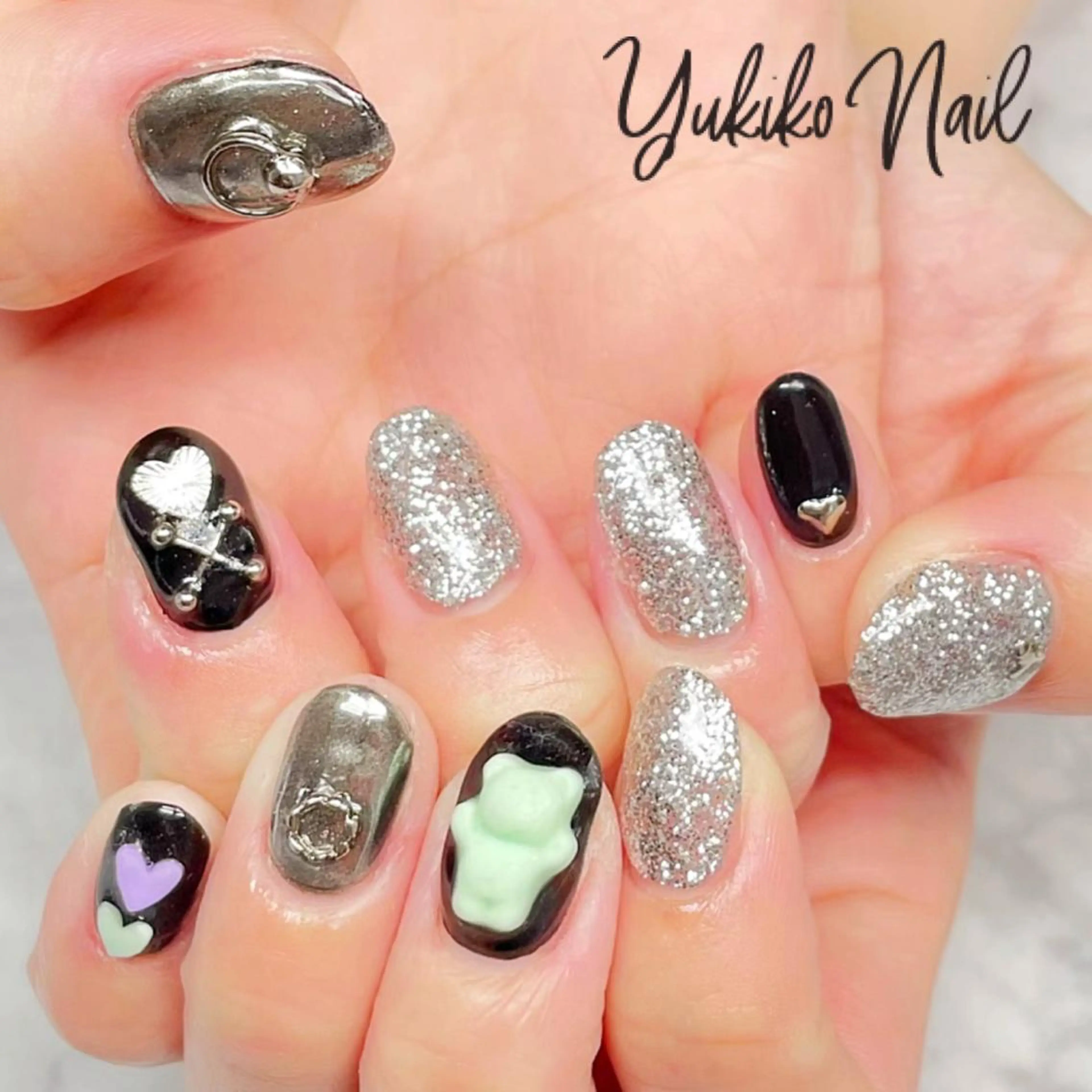 ネイル キラキラネイル ミラーネイル シルバー ハンドネイル ユキコ ネイルのネイルデザイン