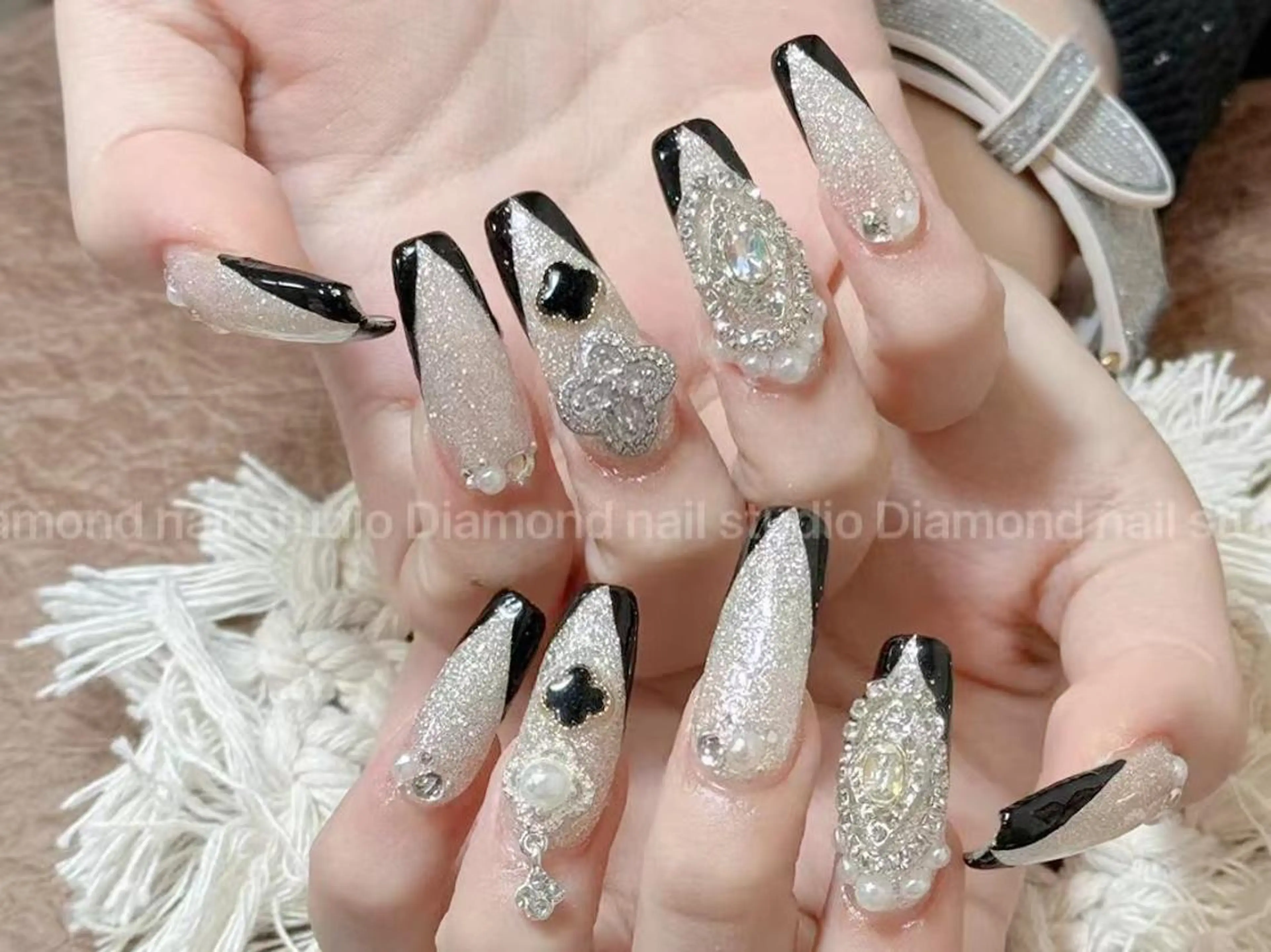 ミディアム ハンドネイル ハンドケア Diamond 🚢のネイルデザイン