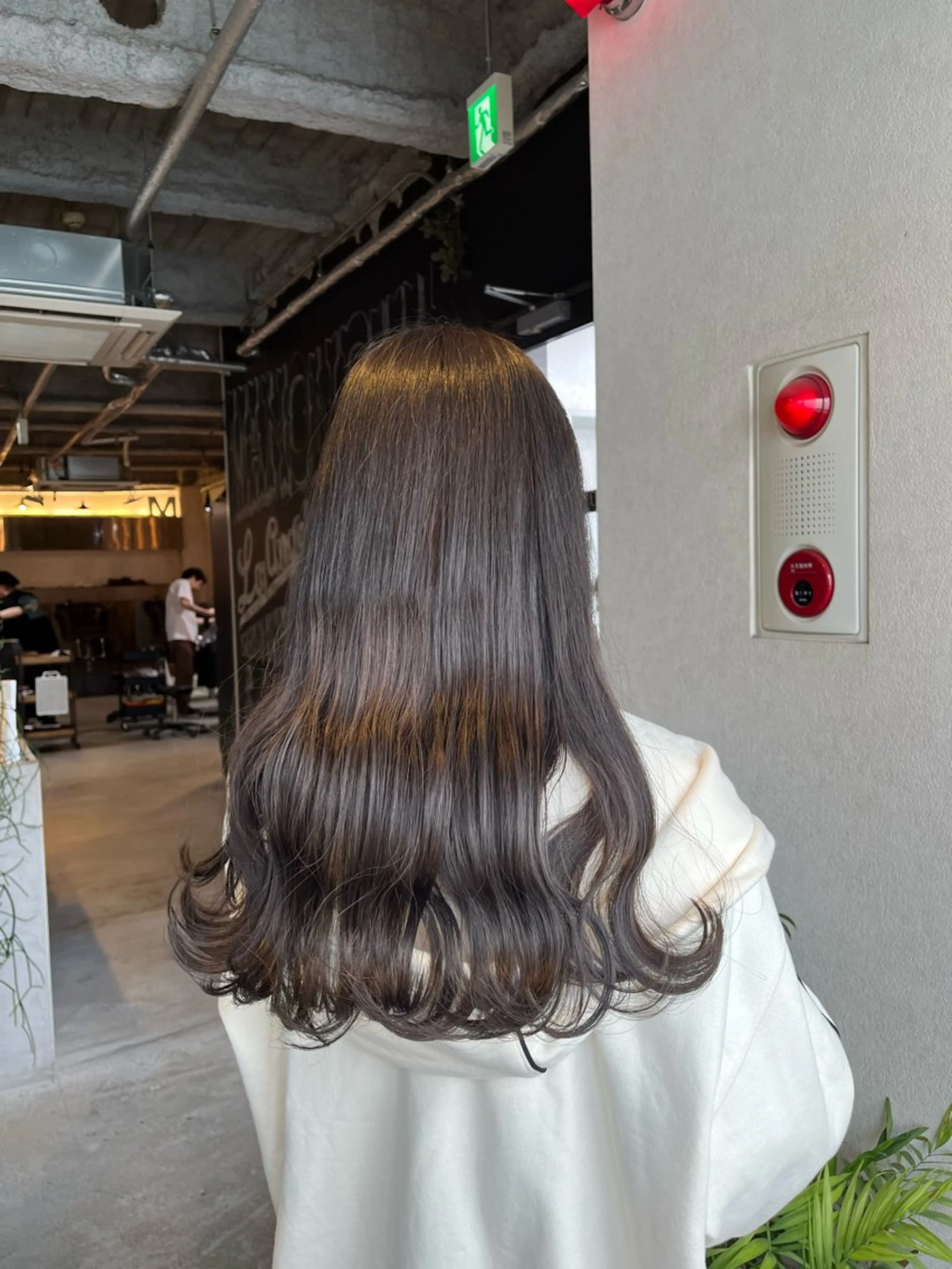 ロング カラー ブリーチ ブラウンカラー 透明感カラー オリーブカラー the OSCAR所属・韓国ヘアスタイリスト Harukaのヘアスタイル