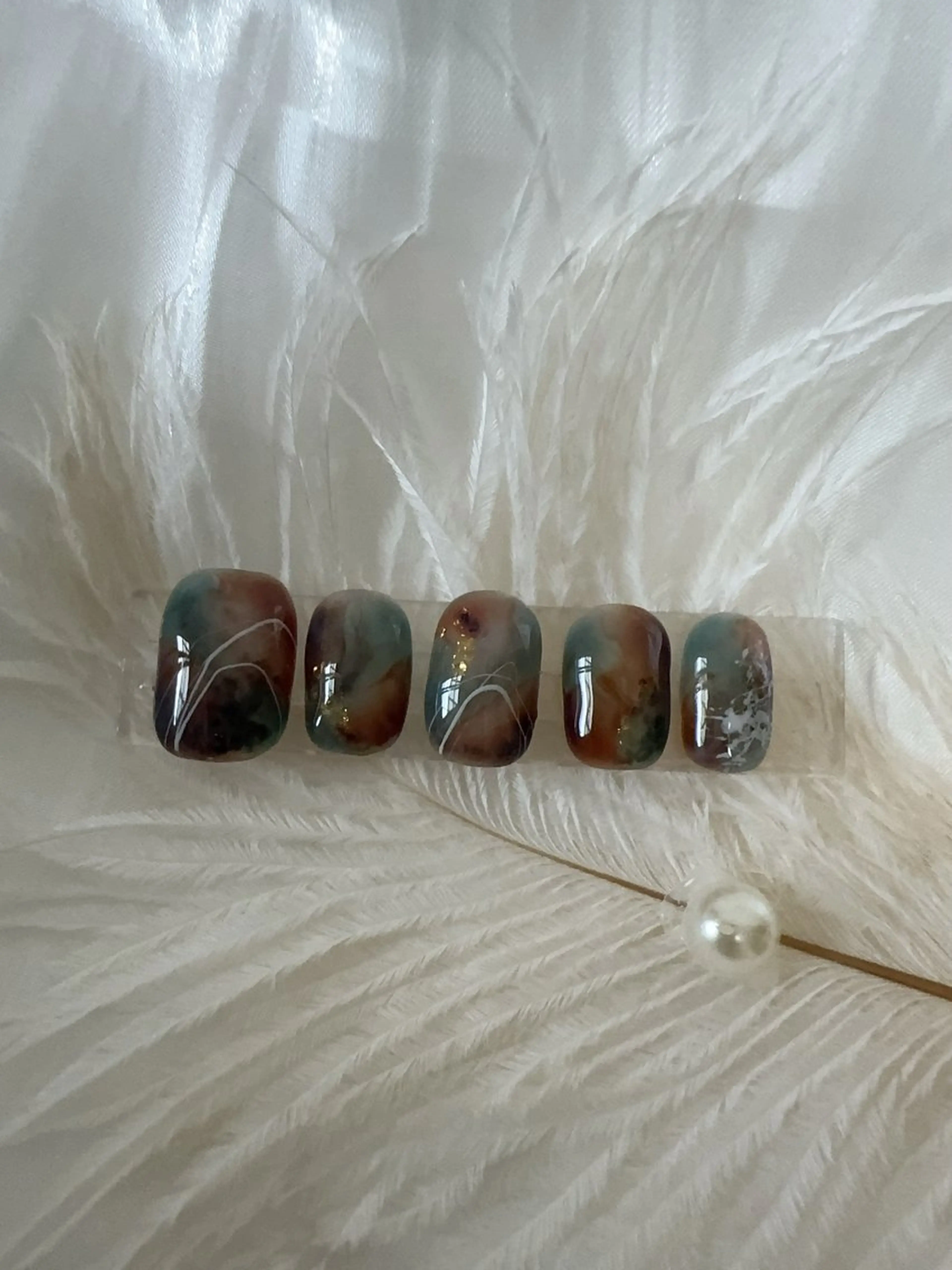 定額デザインB❣️ (初回ジェルオフ無料ケア込み)再来他店オフ＋500円。　色変更ok👌一色追加別途料金＋500円。の写真