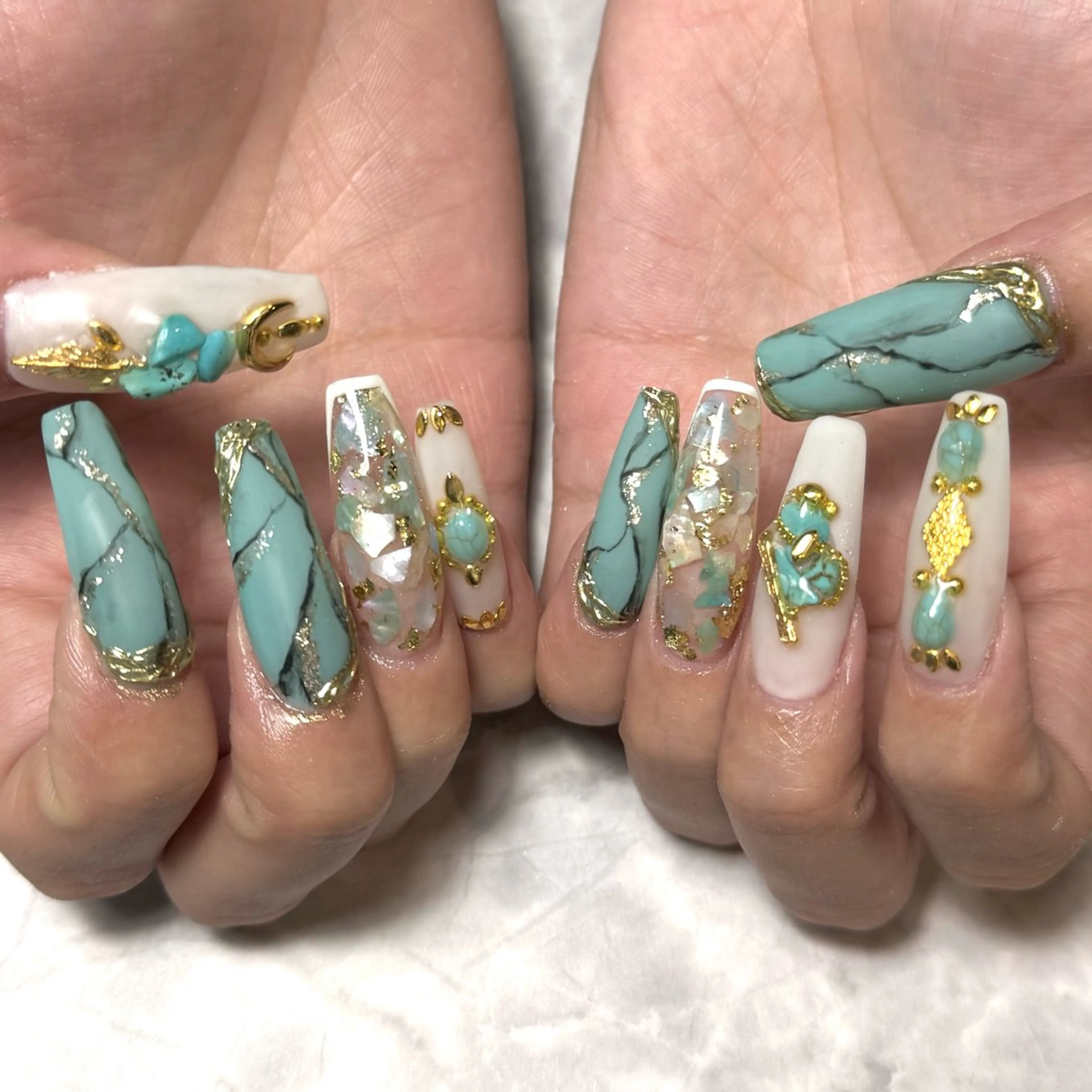 ネイル キラキラネイル 夏ネイル ハンドネイル Nail Salon Lillion【リリオン】所属・lillion karenのネイルデザイン