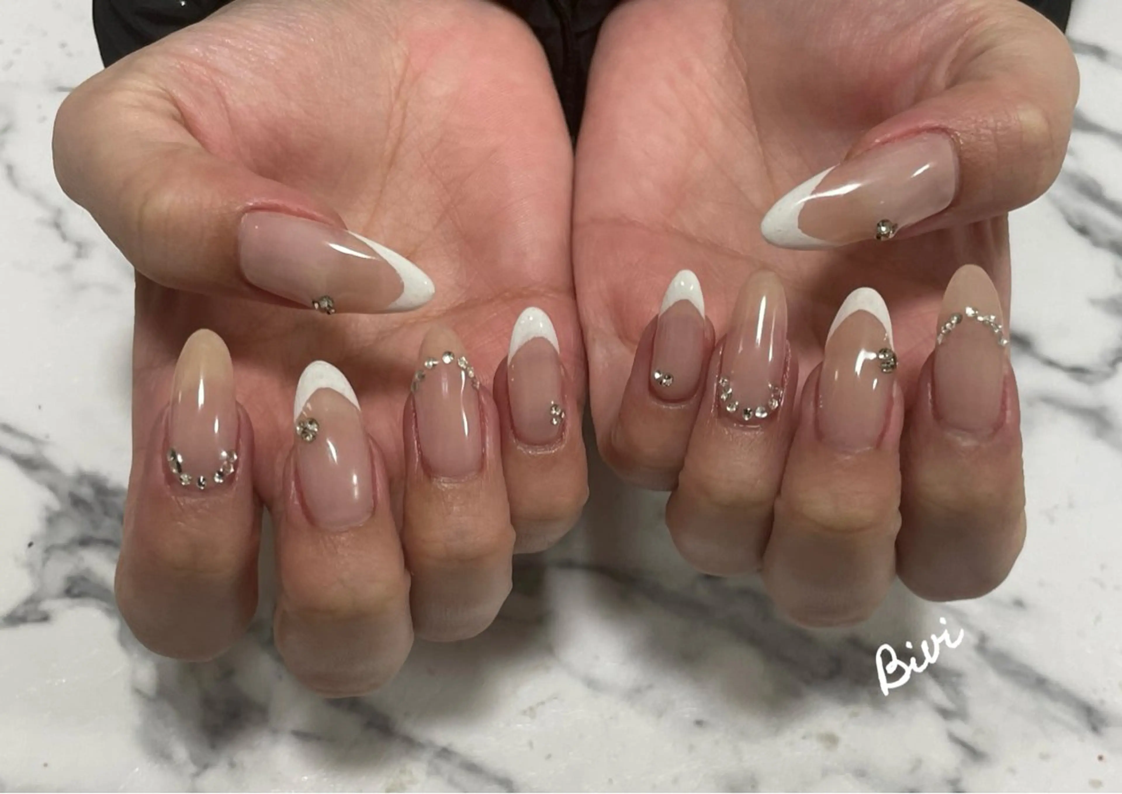 ネイル アートネイル フラッシュネイル ラメ(グリッター) 持ち込み シルバー ハンドネイル ハンドケア ♡Bivi♡自爪に 優しいネイルサロンのネイルデザイン