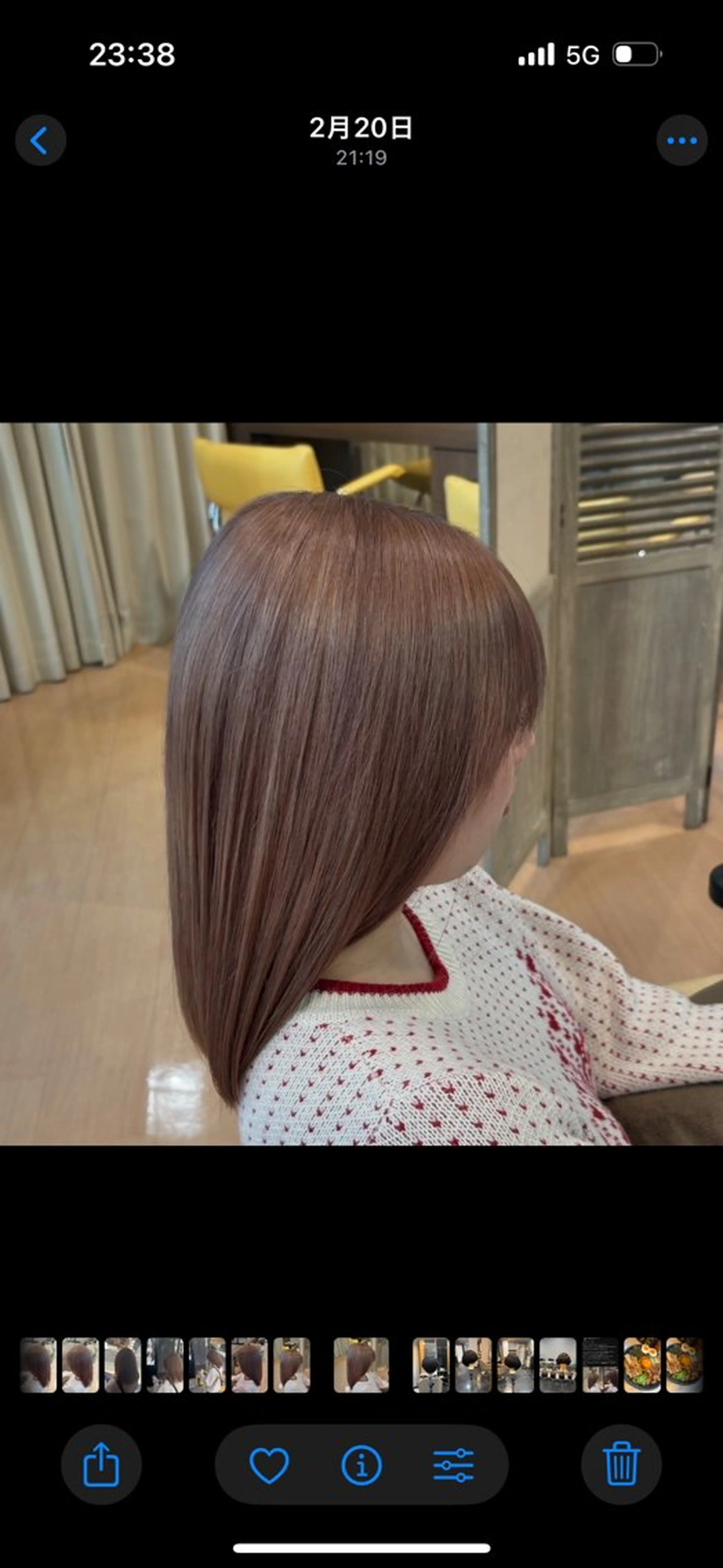 ミディアム CONAN｜レイヤー ボブ／ハイトーンのヘアスタイル