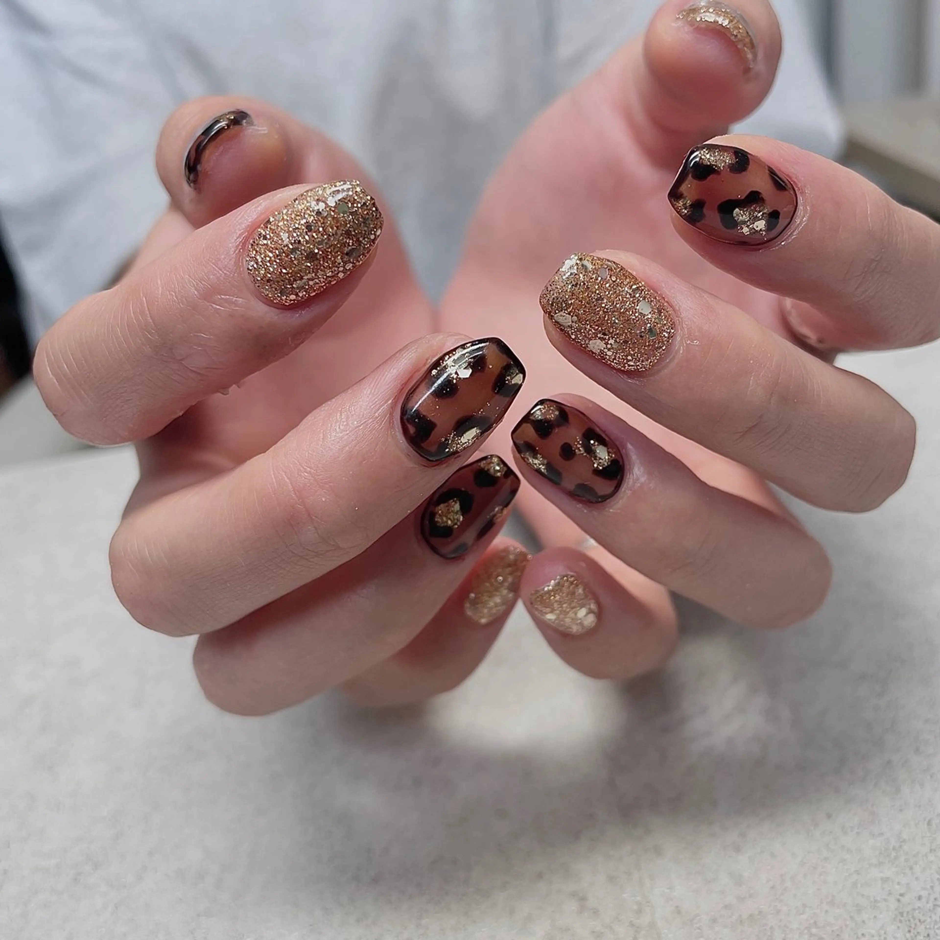 ネイル アニマル柄 カジュアル キラキラネイル ラメ(グリッター) ショートネイル ハンドネイル acs.n所属・ネイル，耳つぼ 風間すみれのその他イメージ