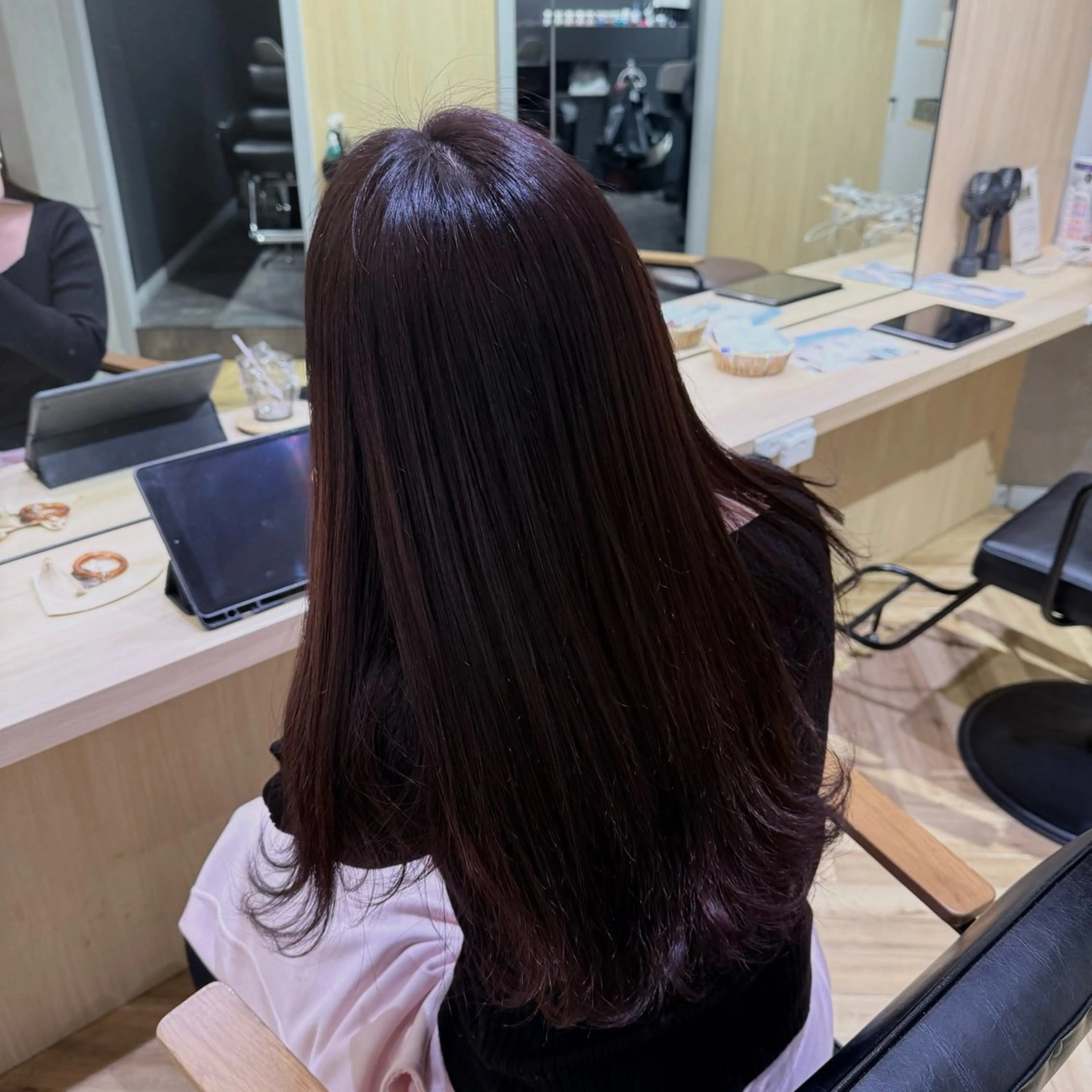 ロング チョコレートブラウン ヘアカラー 坂本 采音のヘアスタイル