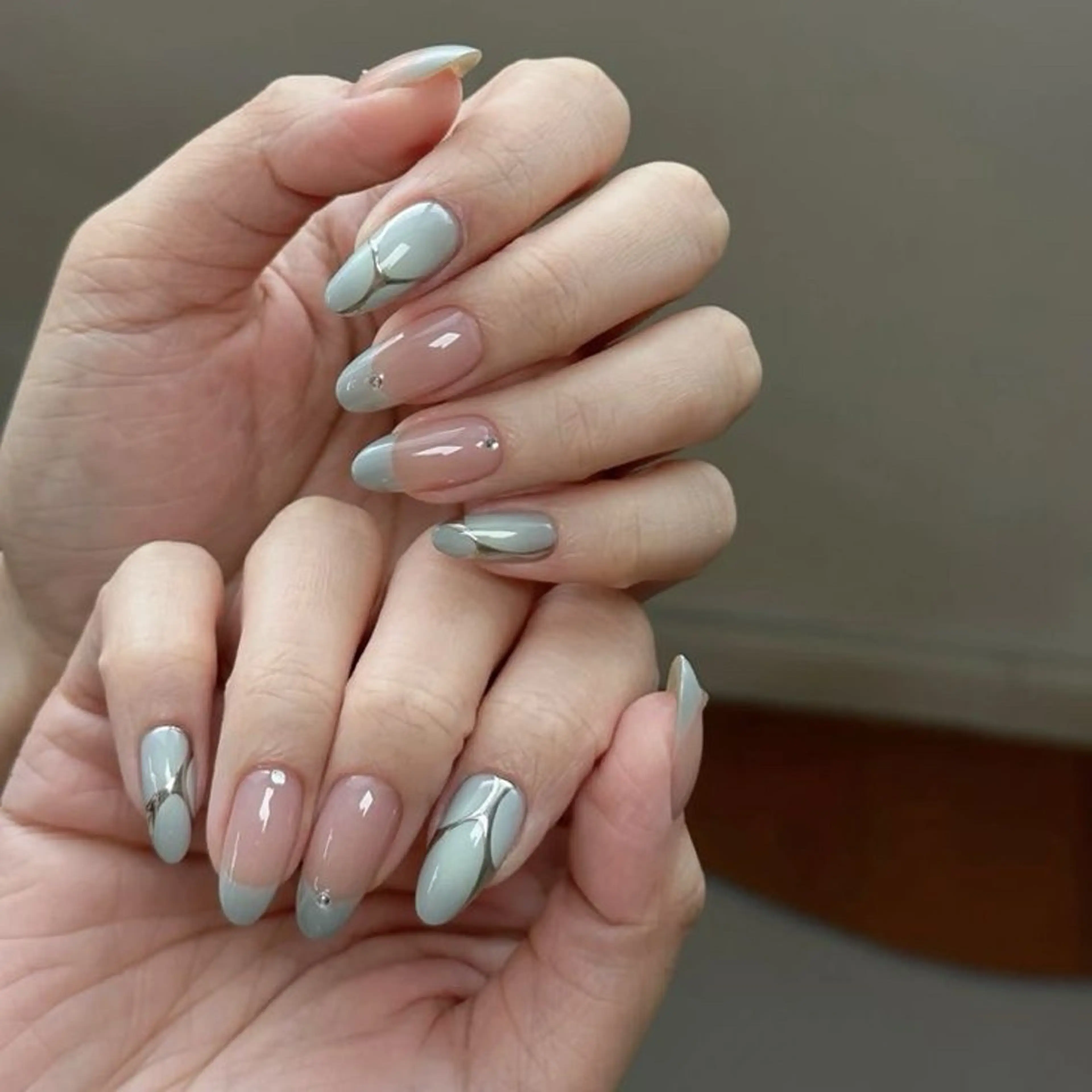 ネイル アートネイル フレンチネイル ジェルネイル 韓国ネイル ミラーネイル ハンドネイル 波 なみのネイルデザイン