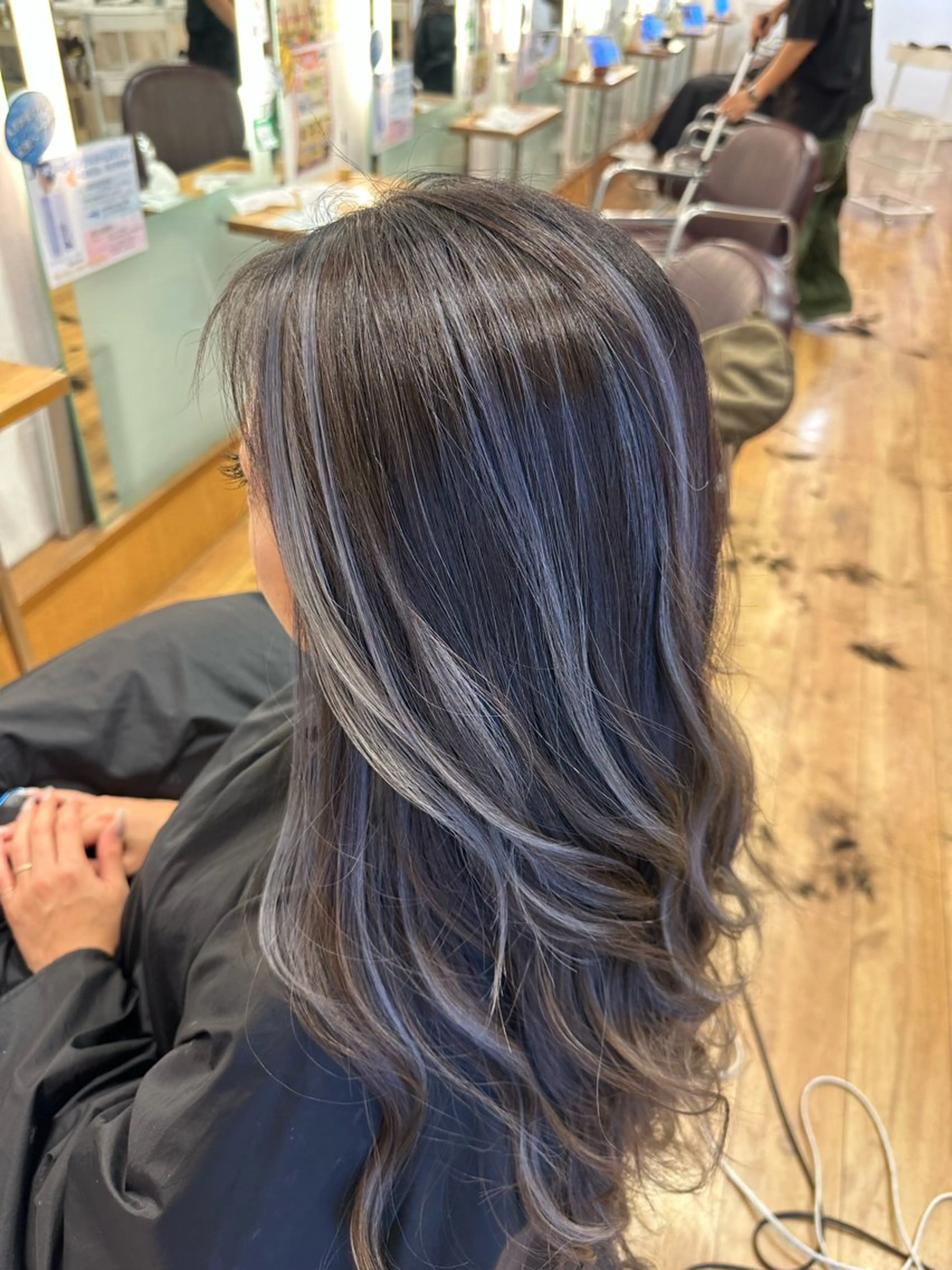 ロング カラー ブリーチ ヘアカラー トリートメント エクステ/ハイトーン /レイヤーカットのヘアスタイル