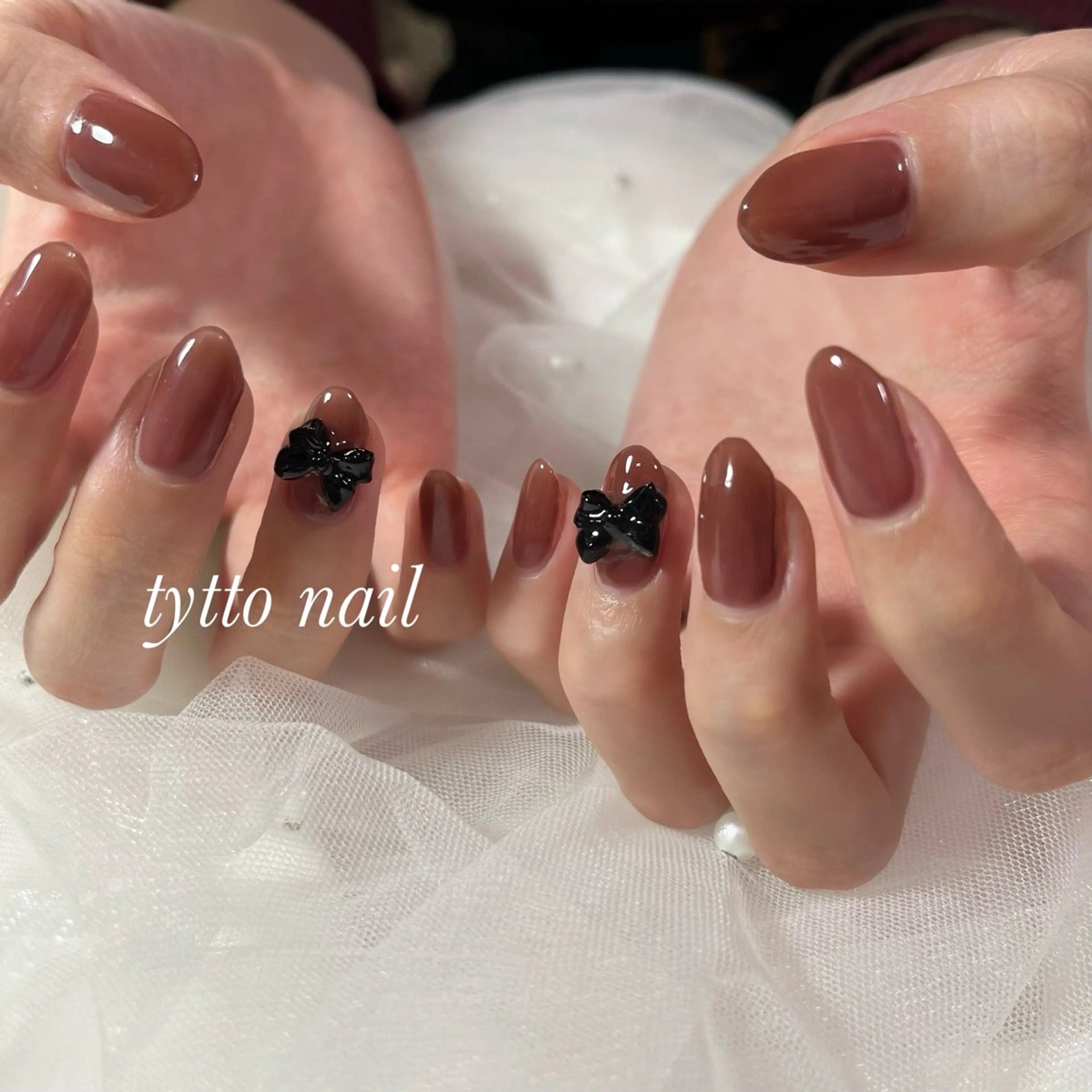 ネイル ブラウン ガーリー オフィスネイル ワンカラーネイル リボン ハンドネイル tytto nail ❤︎‪‪eri‪‪のネイルデザイン