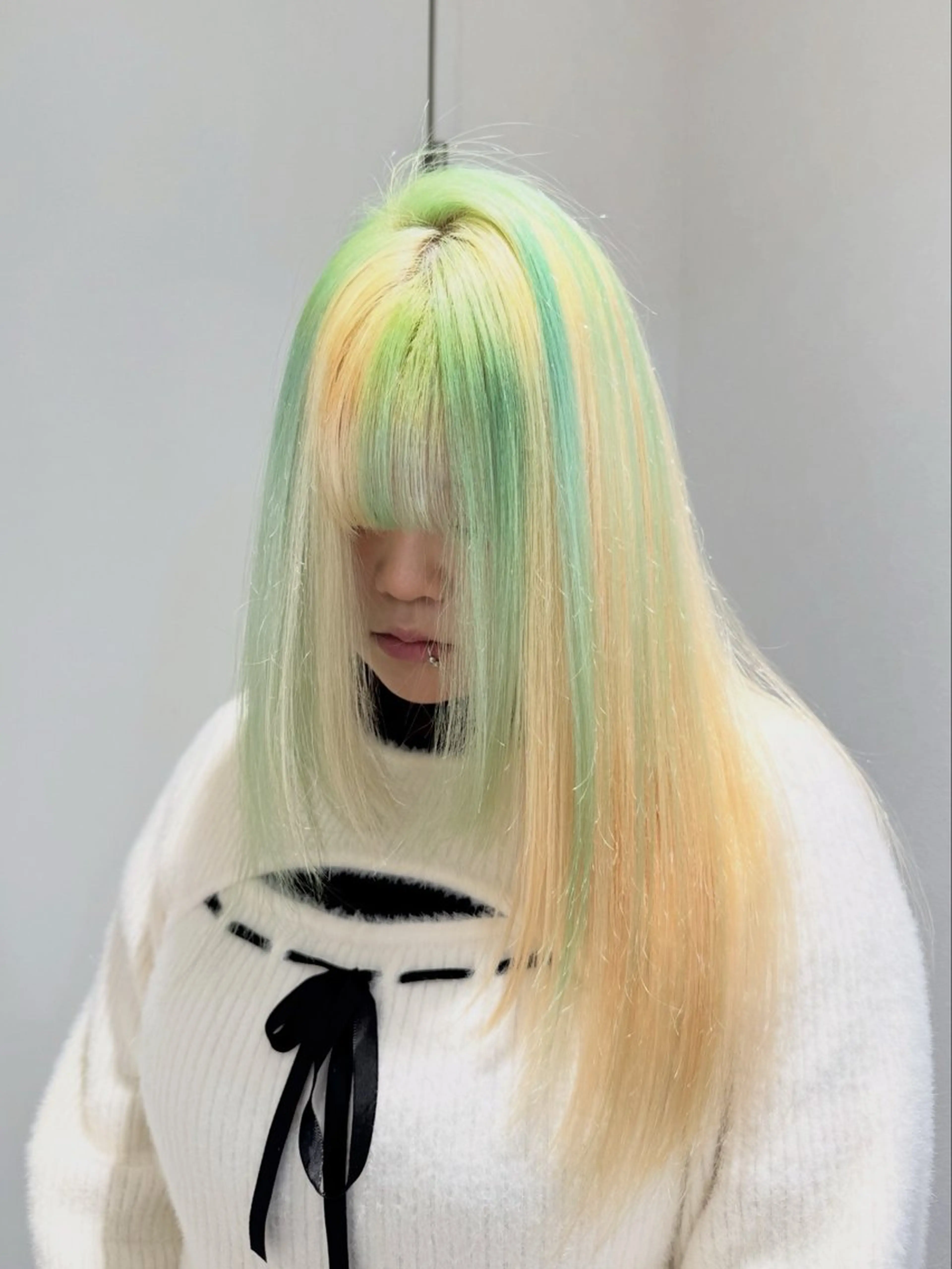 ロング カラー ヘアアレンジ ベージュカラー ブリーチ ブロンド デザインカラー ミルクティーベージュ ヘアカラー ハイトーン特化/ 複雑履歴修正/拓真のヘアスタイル