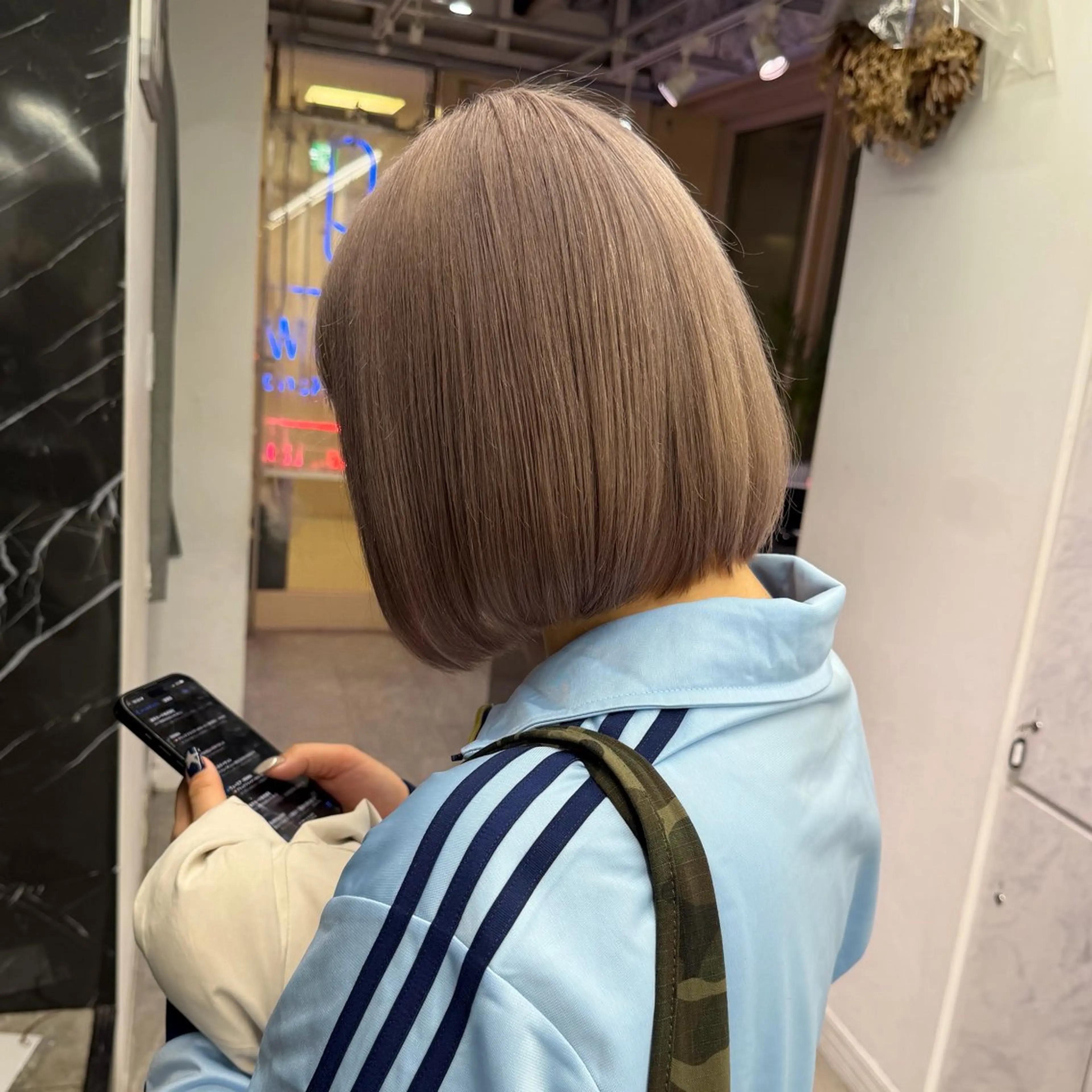 ミディアム カラー ブリーチ グレージュ 🍀ブリーチ/艶カラ ー🍀 コイケのヘアスタイル