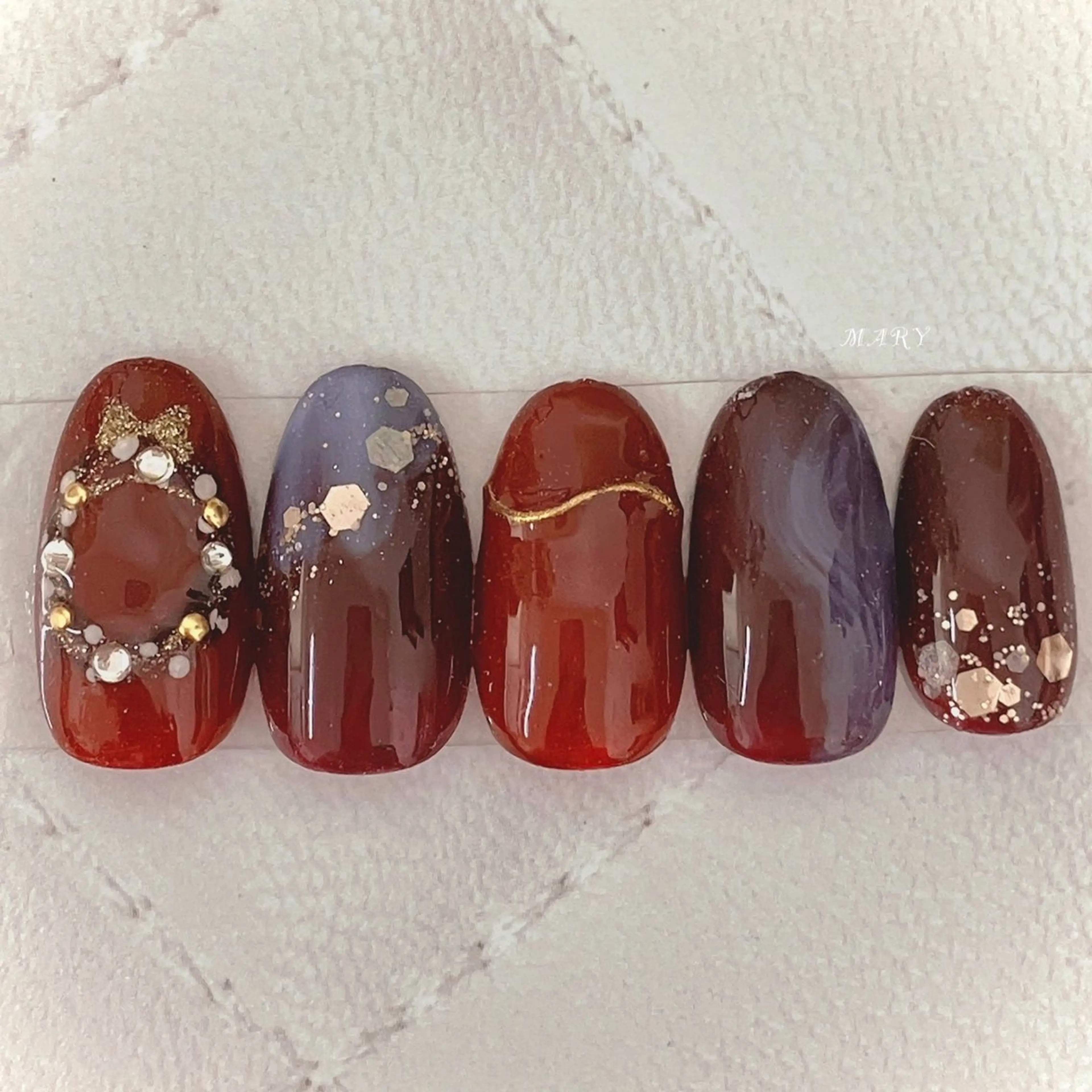 ネイル ボルドー キラキラネイル ニュアンスネイル 冬ネイル クリスマス ハンドネイル Mary nail所属・Mary nail .narumiのネイルデザイン