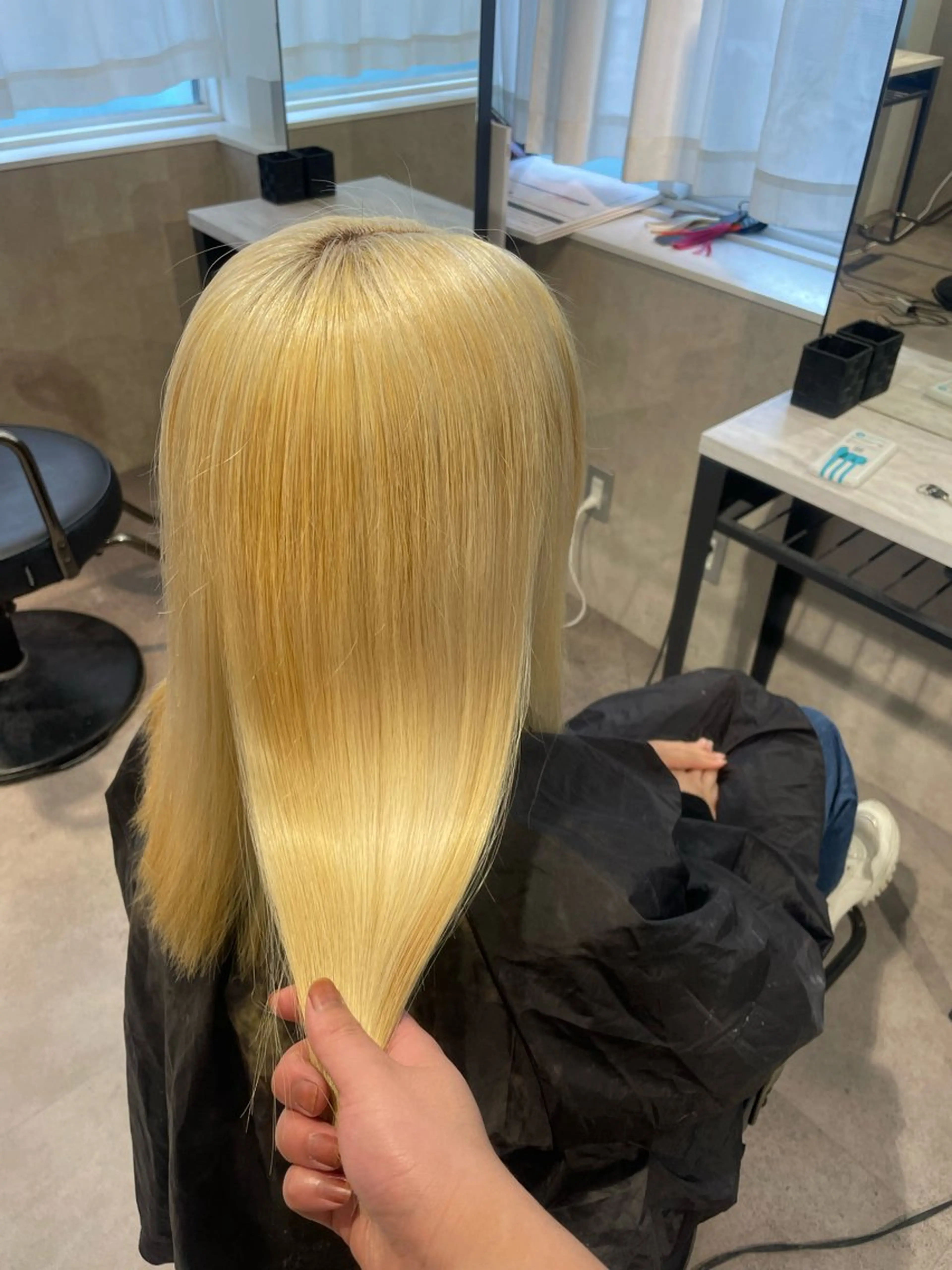 ロング カラー 抜きっぱなしブロンド ヘアカラー 🇰🇷ハイトーン× 韓国レイヤー레이어드のヘアスタイル