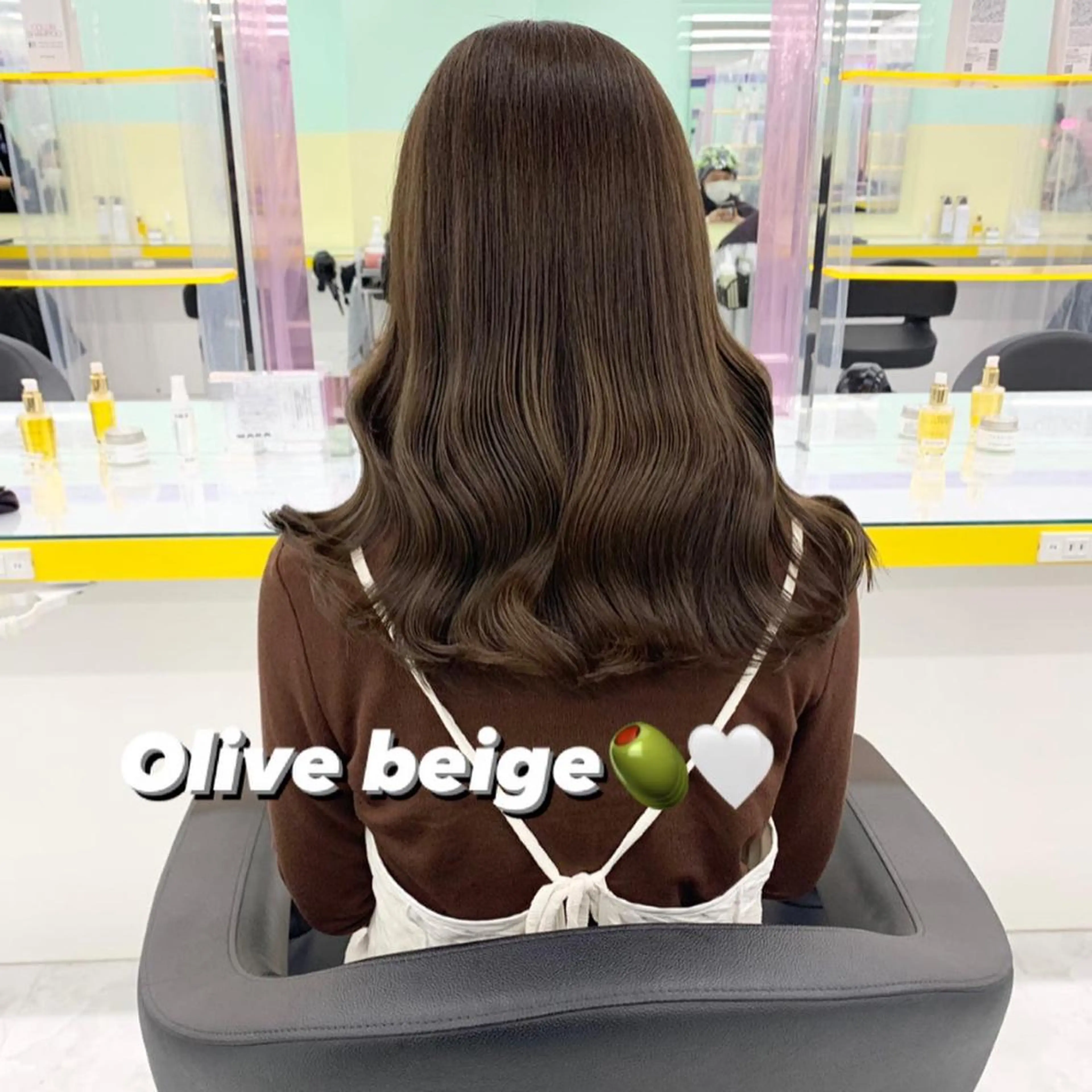 セミロング カラー ヘアカラー トリートメント 🪞ハイトーン🪞 🤍waka🤍のヘアスタイル