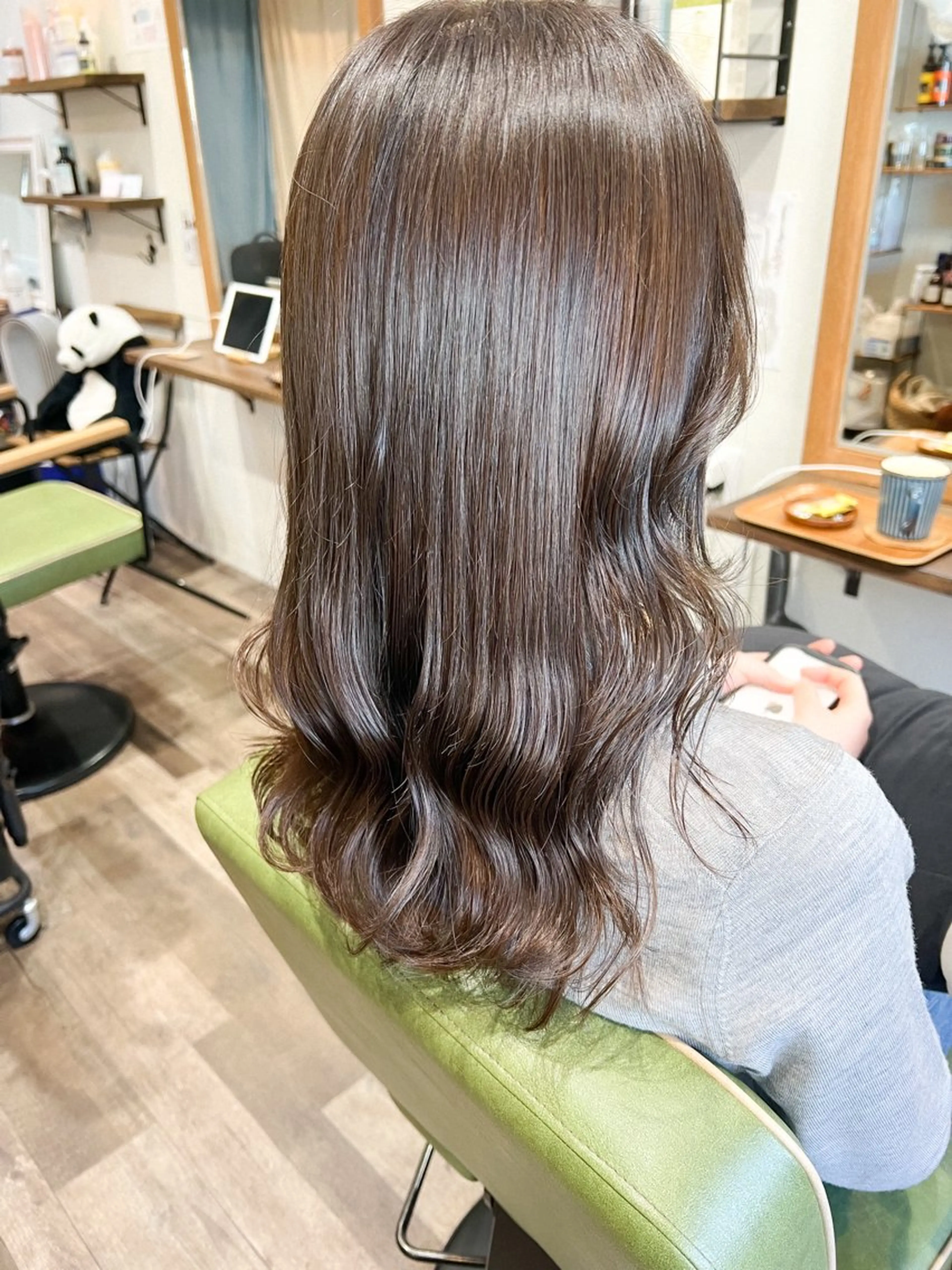 セミロング カラー ブリーチ グレージュ ブリーチなしカラー カラーパティシエ facce🌼ikoのヘアスタイル