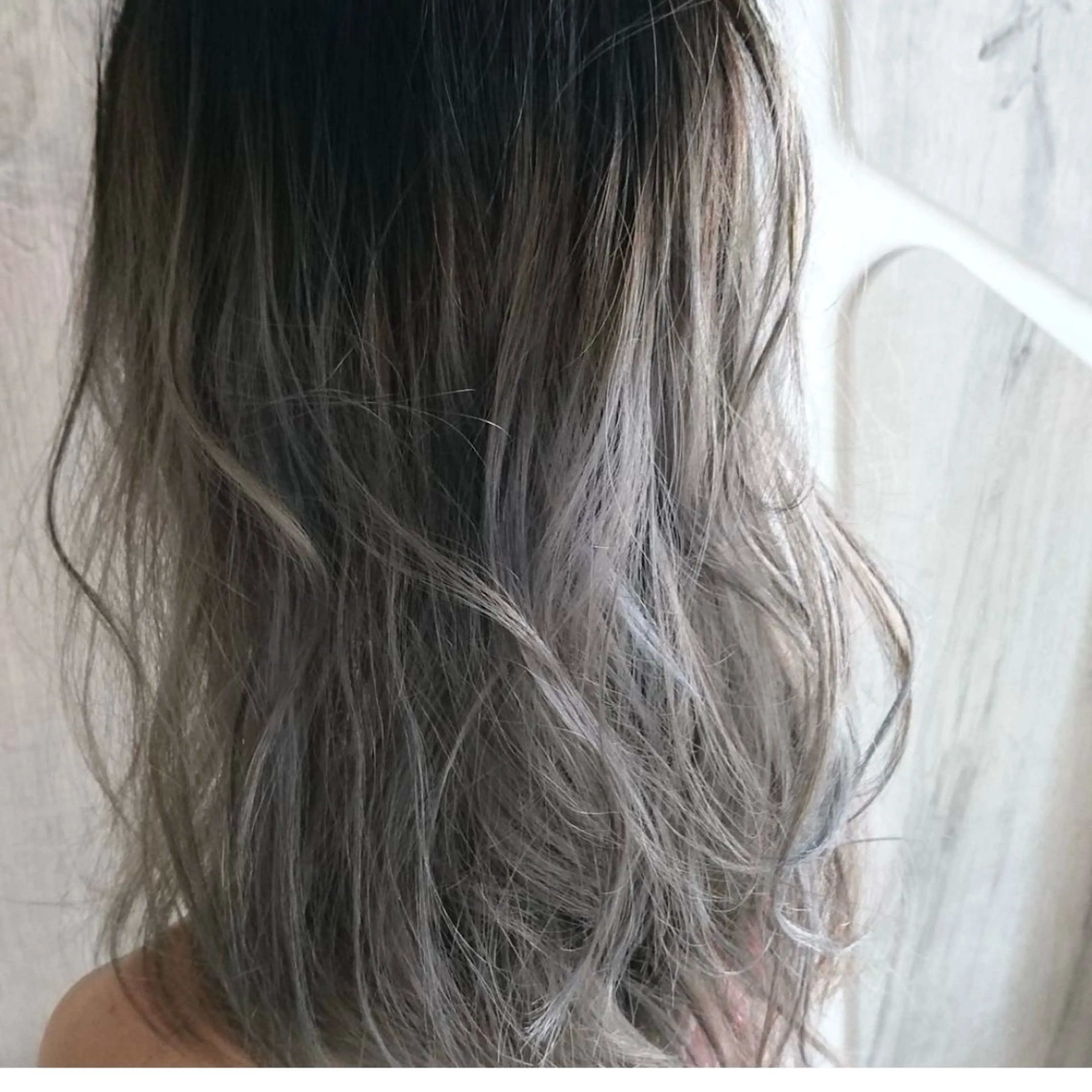 セミロング カラー Agu canan uranoのヘアスタイル