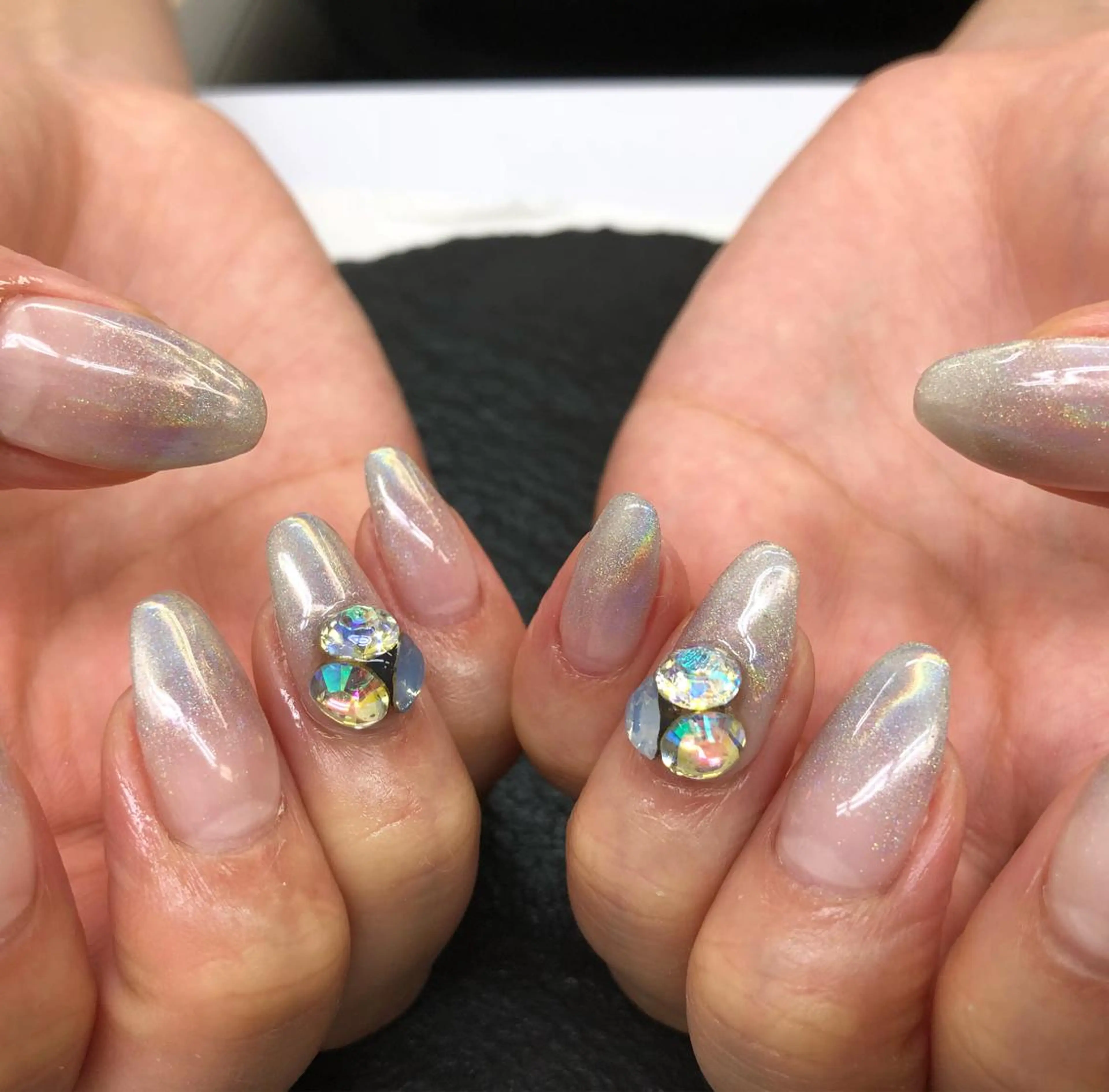 ネイル ストーンネイル esNail&eye イーズネイル＆アイのネイルデザイン