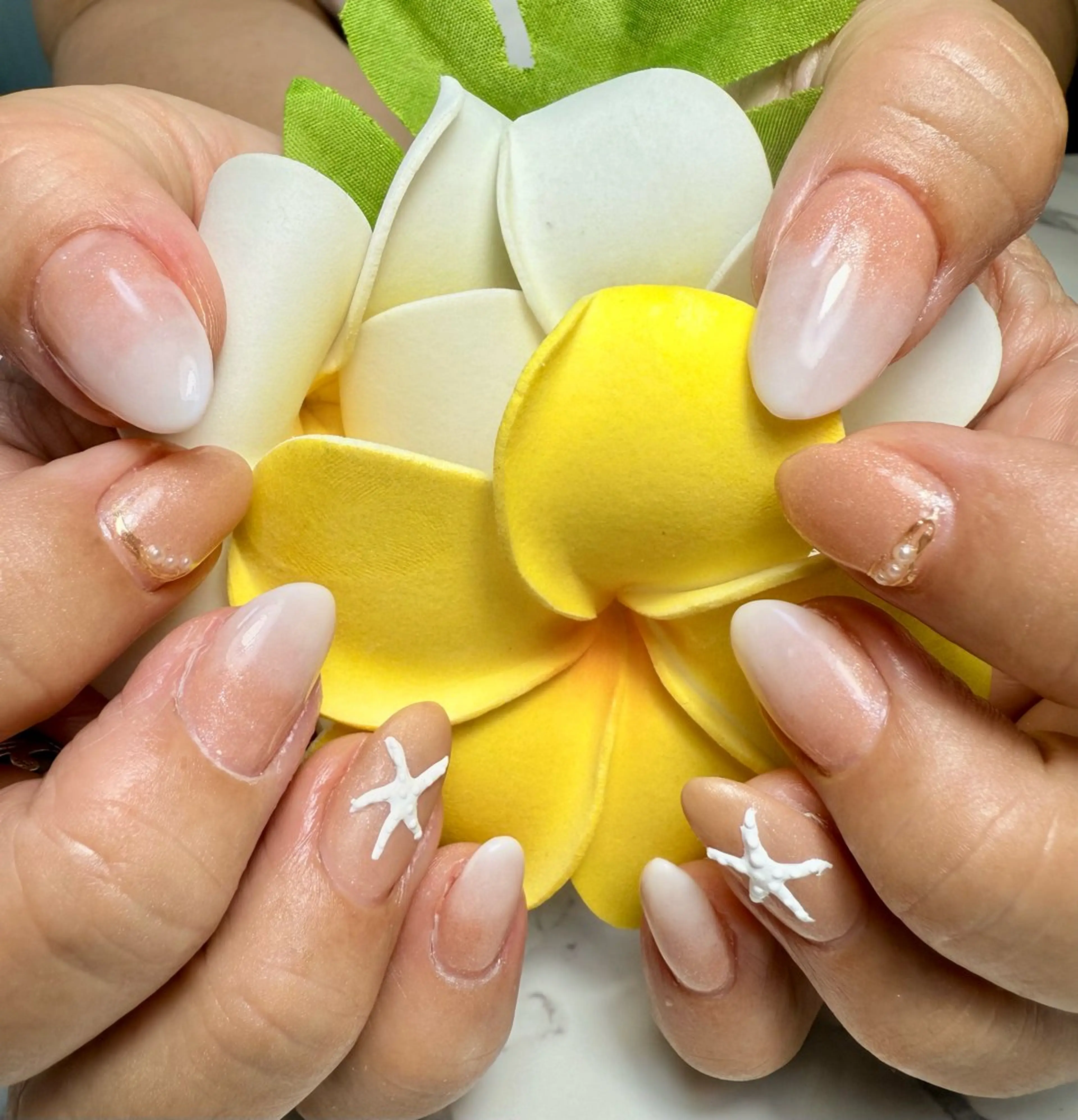 ネイル アートネイル チークネイル フレンチネイル 氷ネイル・うるうるネイル キラキラネイル M.N_ nailのネイルデザイン