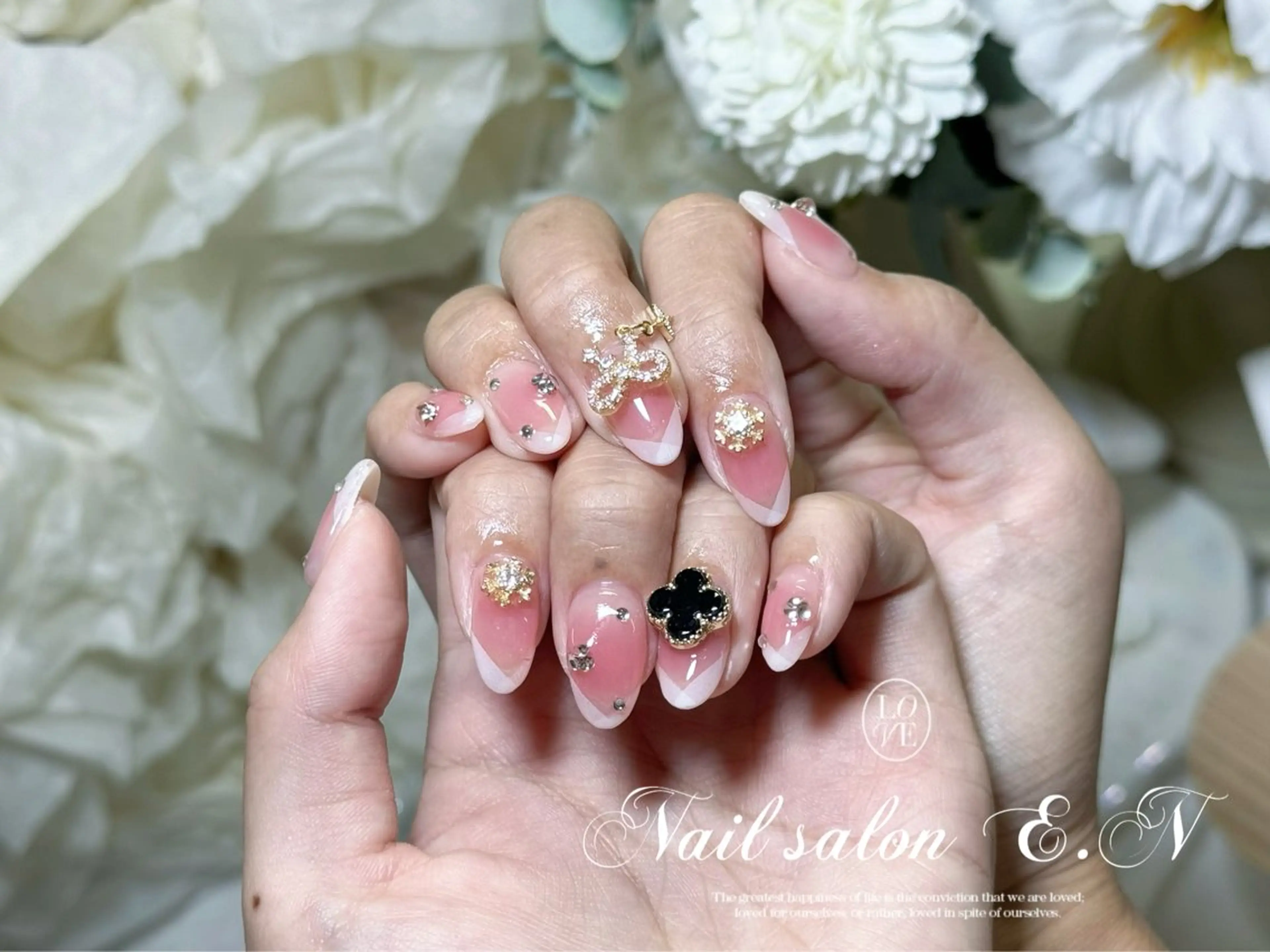 ネイル アートネイル オーロラネイル ガーリー キラキラネイル 韓国ネイル ハンドネイル E.N🦋 長さ出し/持ち込みのネイルデザイン