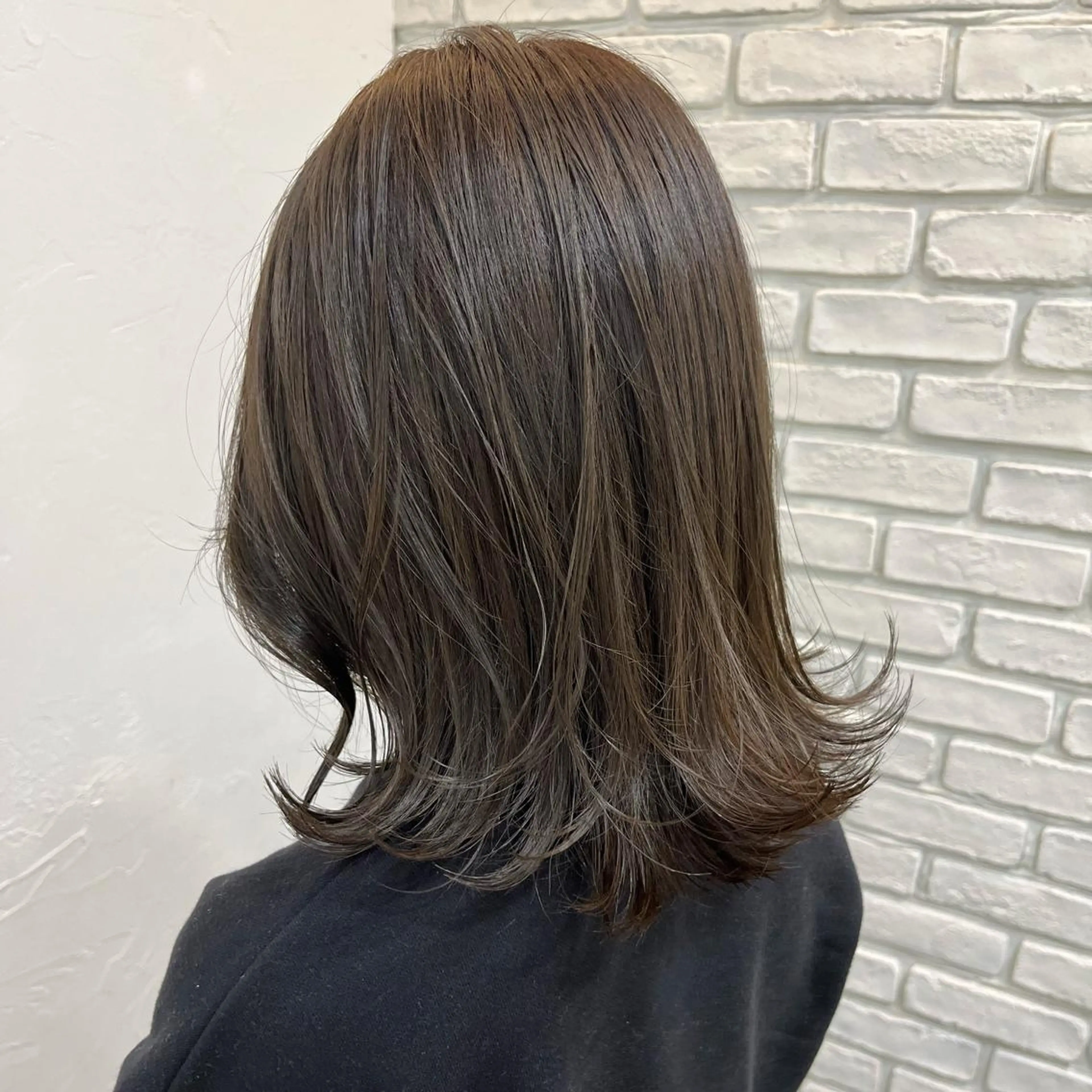 ミディアム CHIC 岩下真衣のヘアスタイル