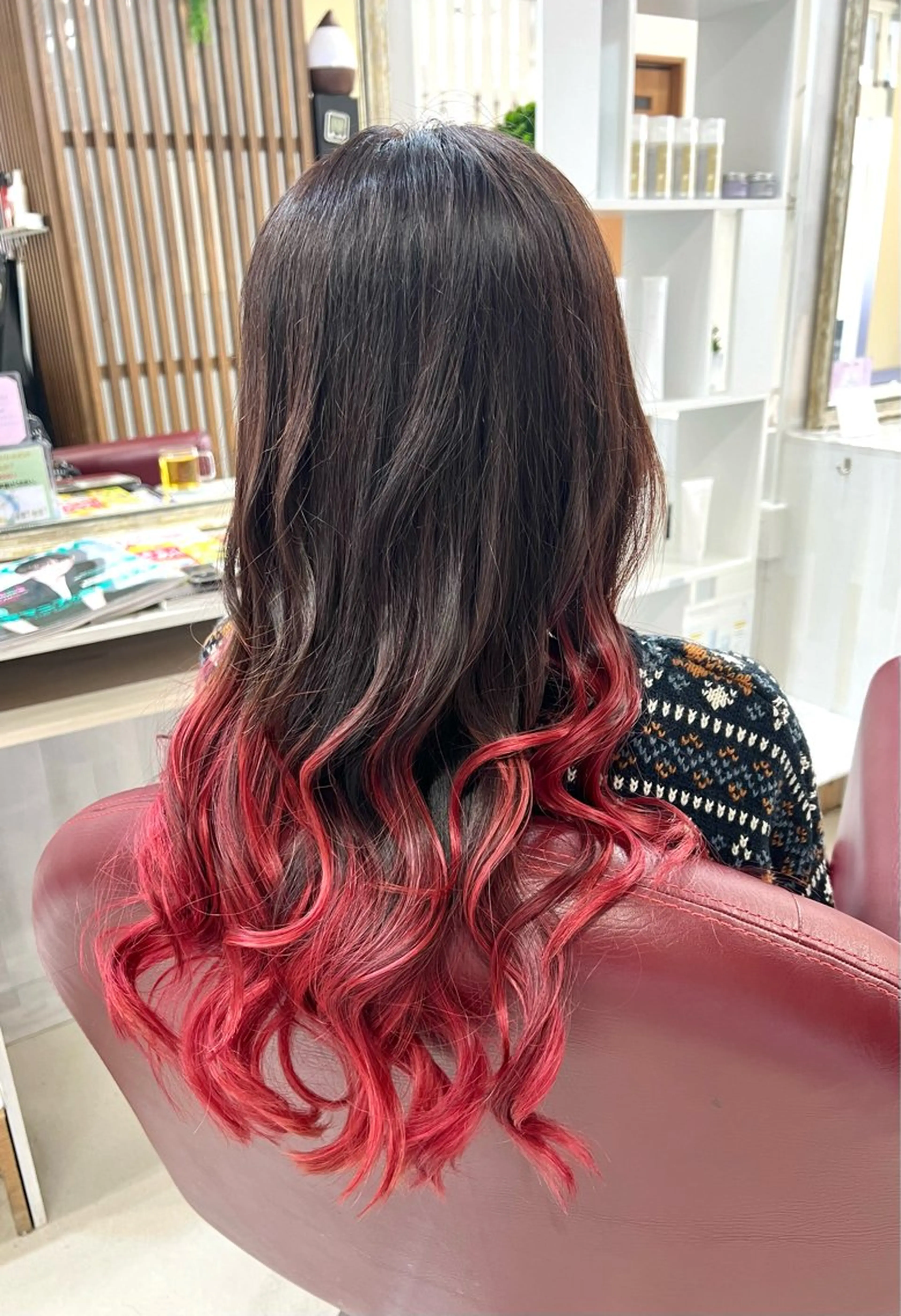 セミロング カラー グラデーションカラー レッドカラー KEN 🌟のヘアスタイル