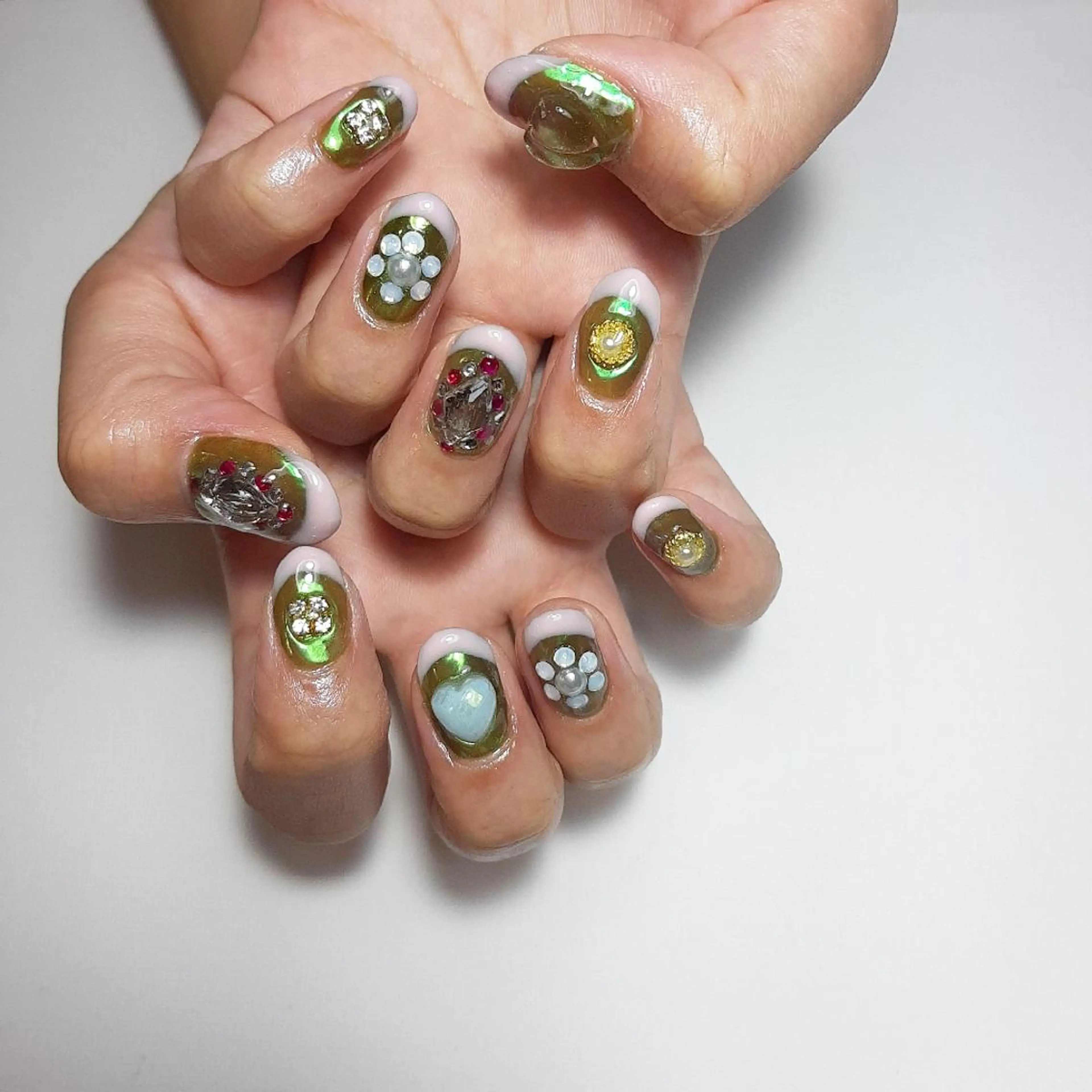 ネイル オーロラネイル フレンチネイル キラキラネイル owlnail /持込みデザイン専門のネイルデザイン