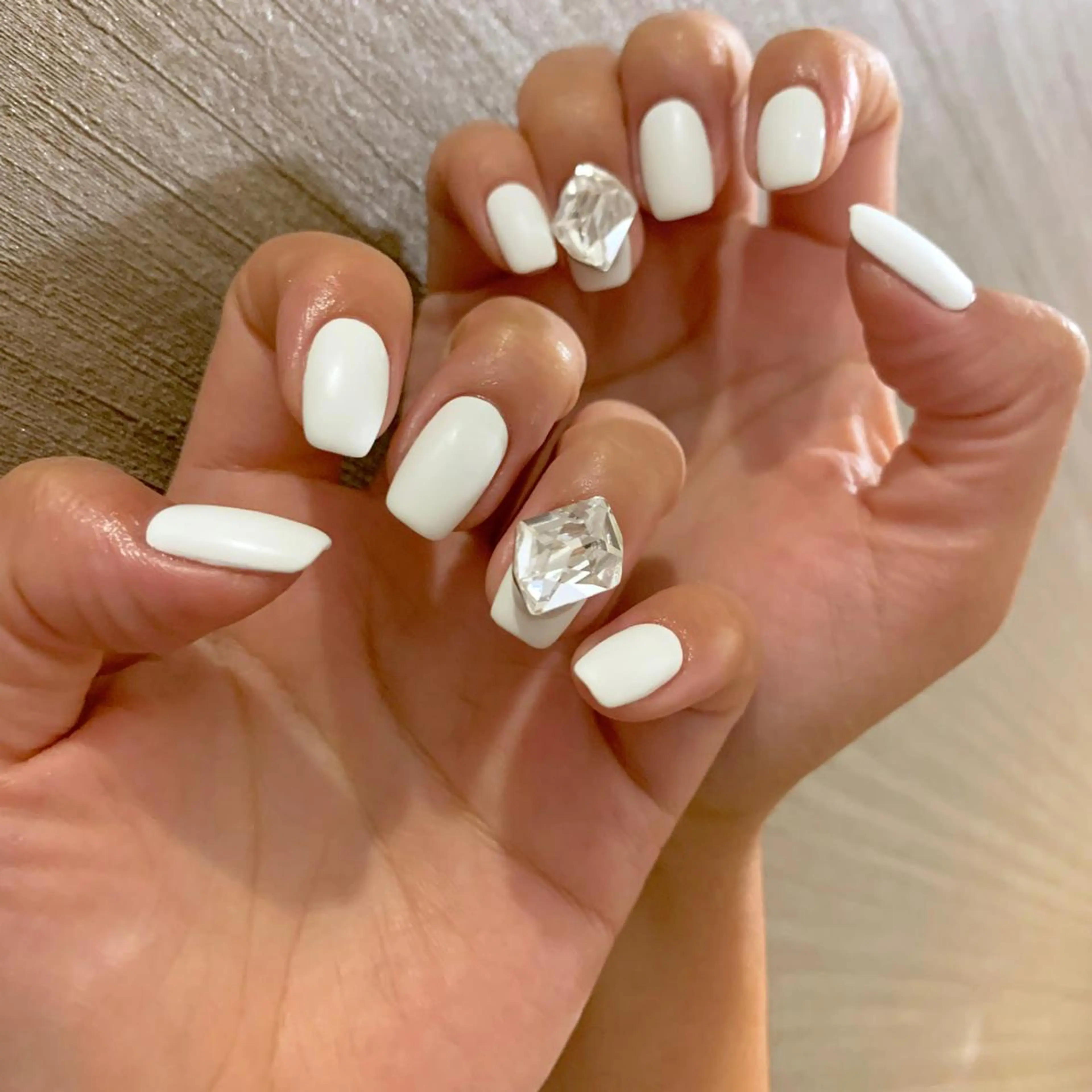 ネイル ストーンネイル repos~ルポ~所属・里見 麗のネイルデザイン