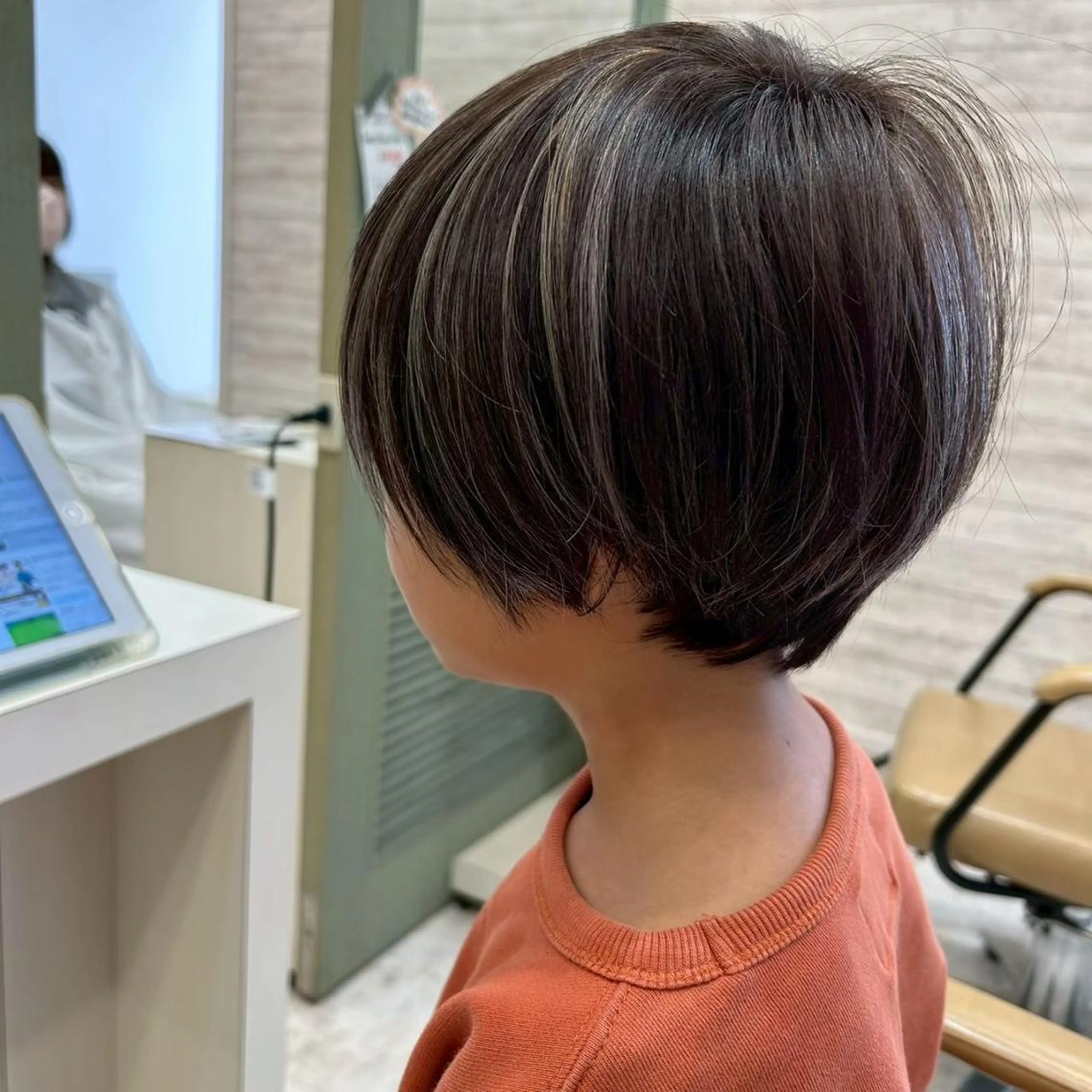 ミディアム カラー ヘアアレンジ パーマ ベージュカラー ブリーチ 透明感カラー グレージュ ブリーチなしカラー ヘアカラー 肥後 有紗のヘアスタイル